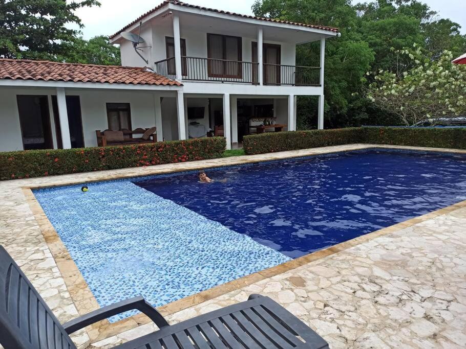 Piscina-jacuzzi-calma-comodidad-Villa Old Havana