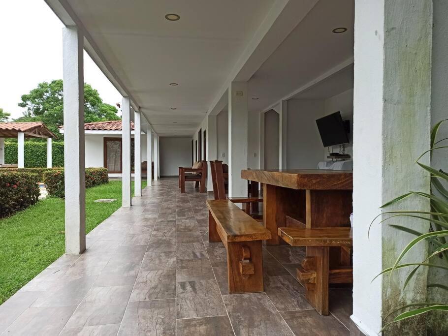 Piscina-jacuzzi-calma-comodidad-Villa Old Havana