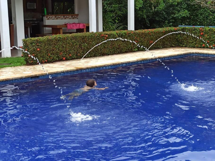 Piscina-jacuzzi-calma-comodidad-Villa Old Havana