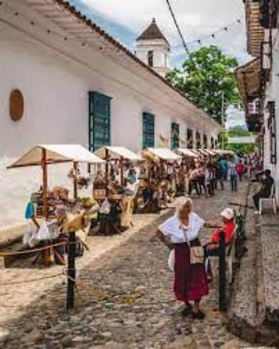 Piscina-jacuzzi-calma-comodidad-Villa Old Havana