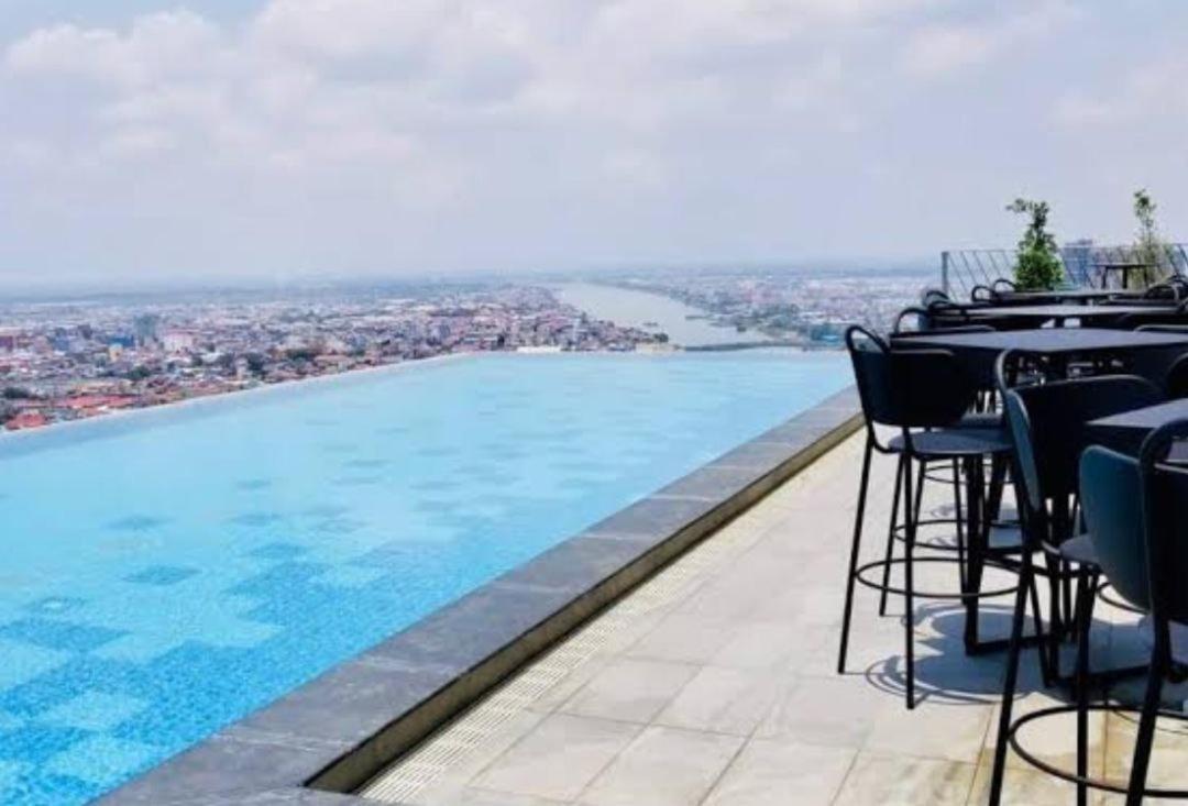 Penthouse residence