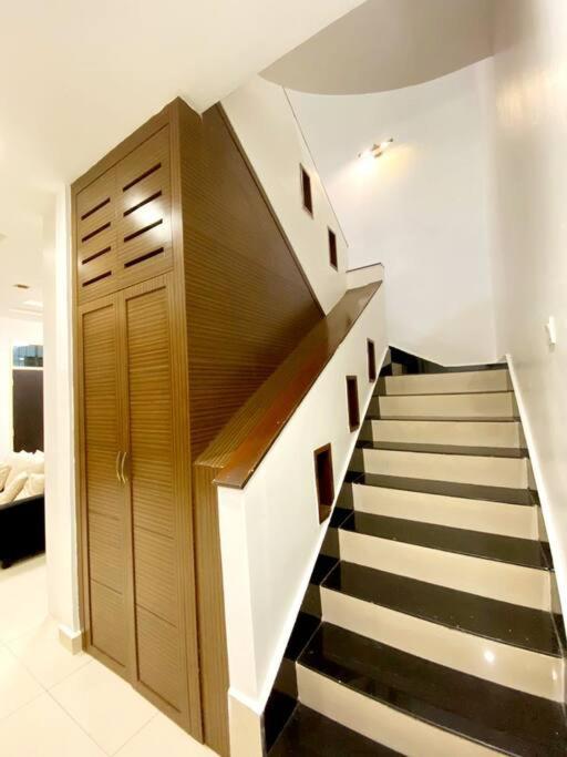 CozyHouse 4ROOM 4BATH ROOM 8PAX@Near BM Icon city