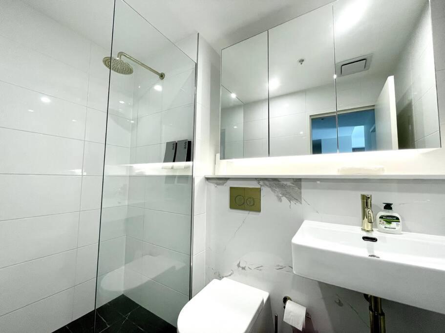 High Floor Skyline view 2Br close2Olympic park
