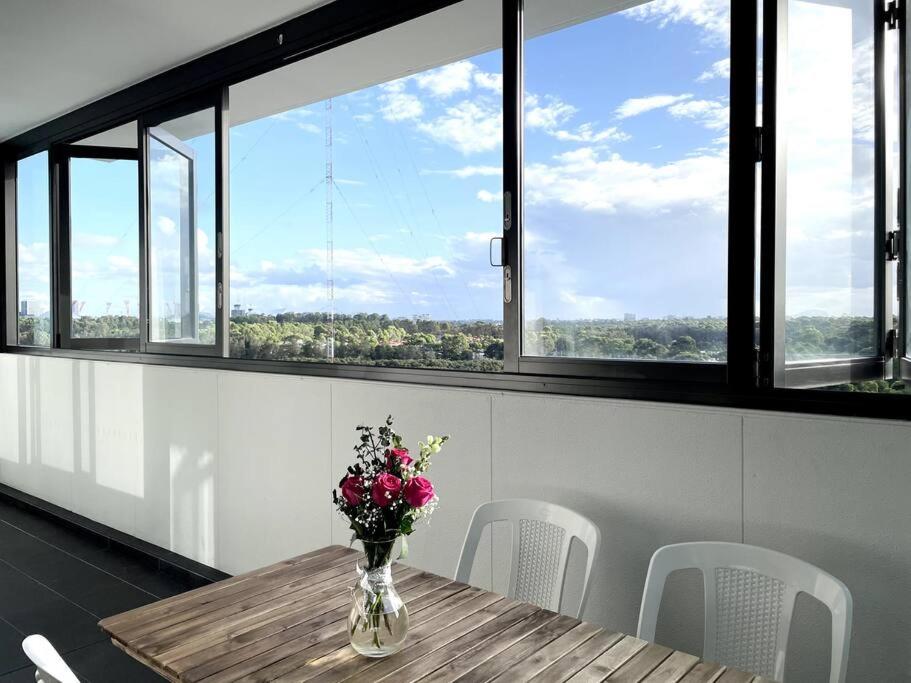 High Floor Skyline view 2Br close2Olympic park