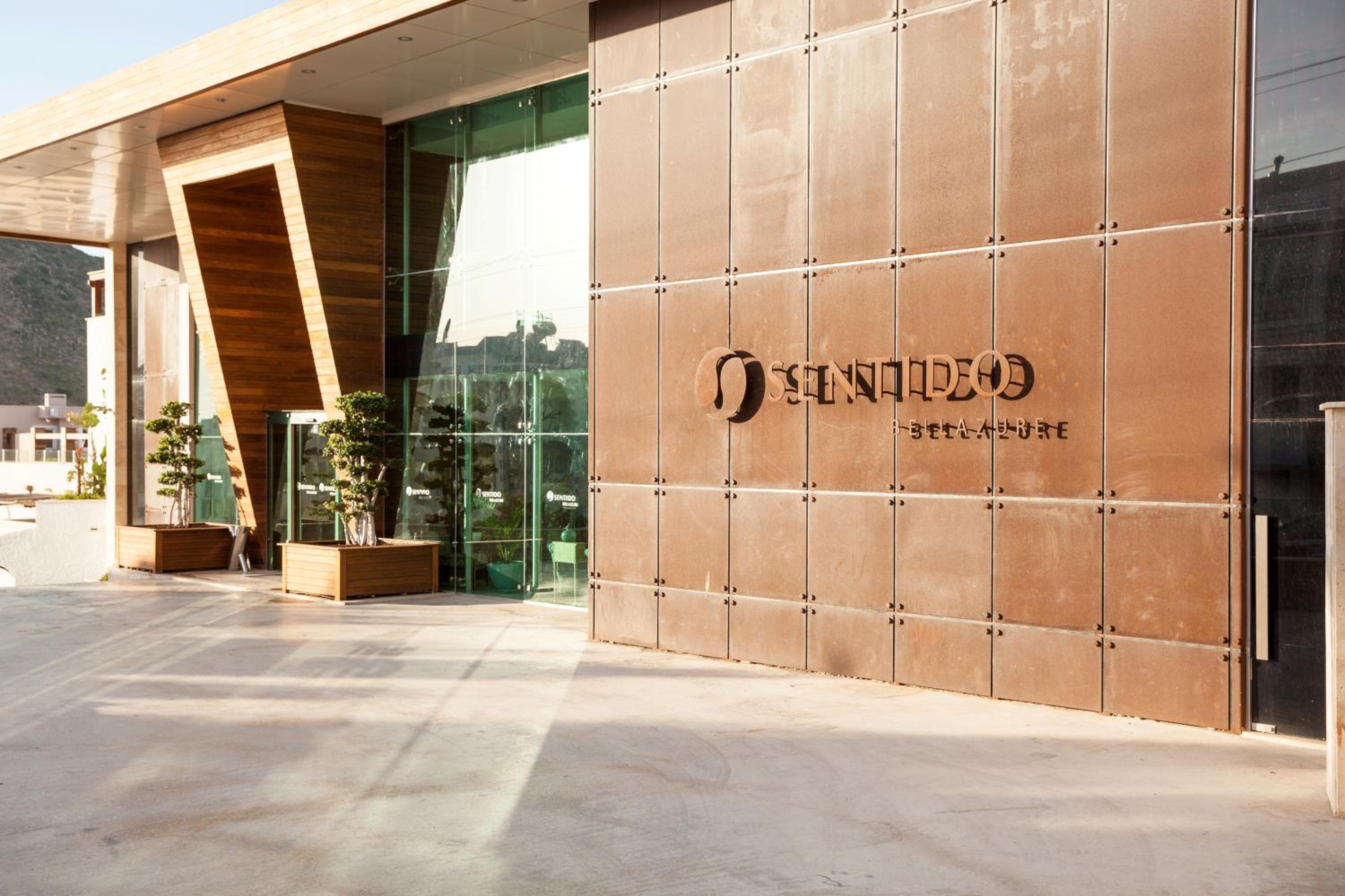 Hotel Bellazure Hotel - Image 1