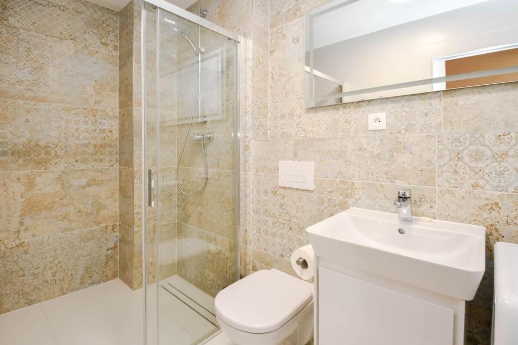 New modern apartment in city center view 5