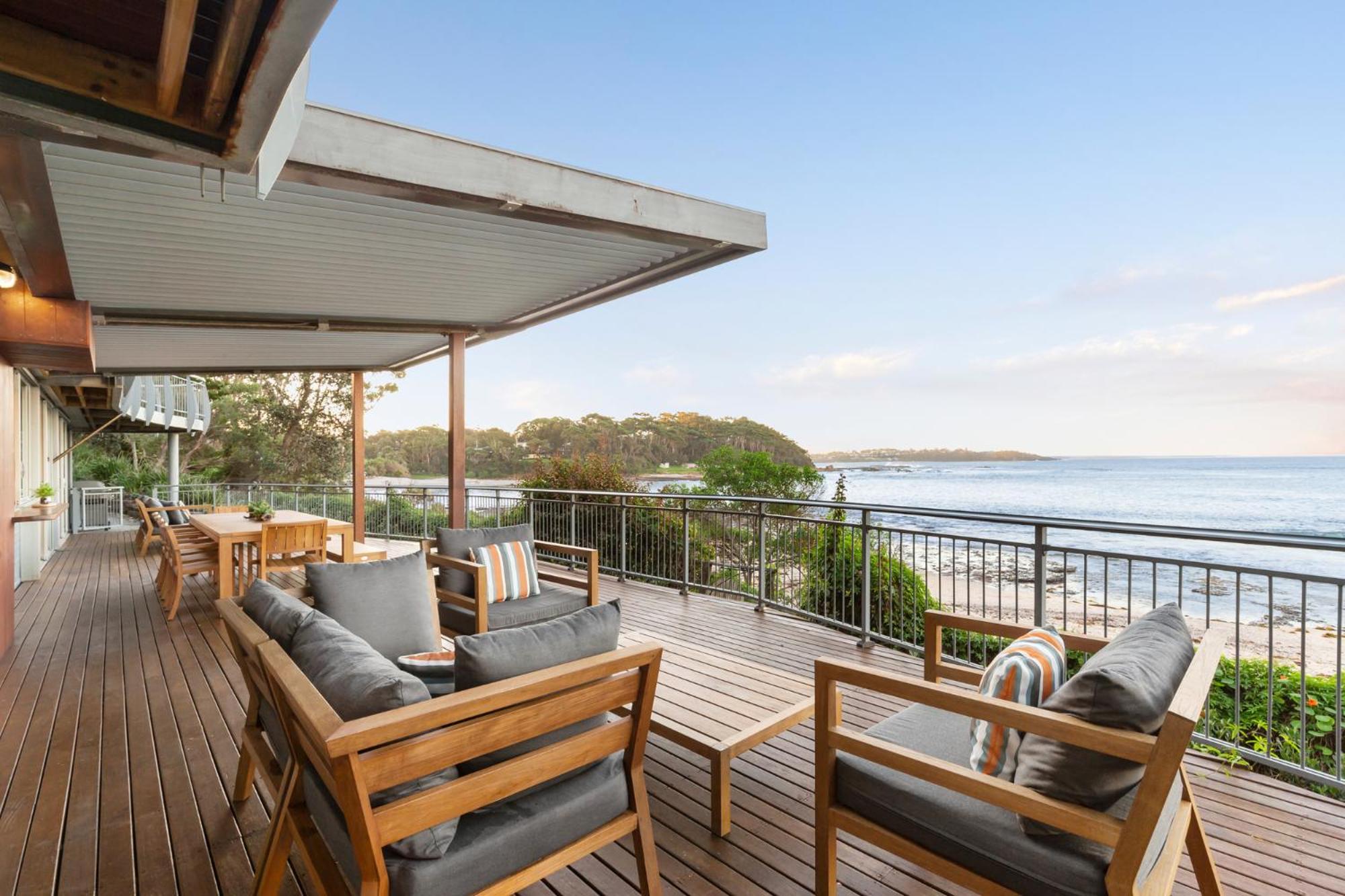 'Nirvana' - Beachfront Luxury Family Home Mollymook