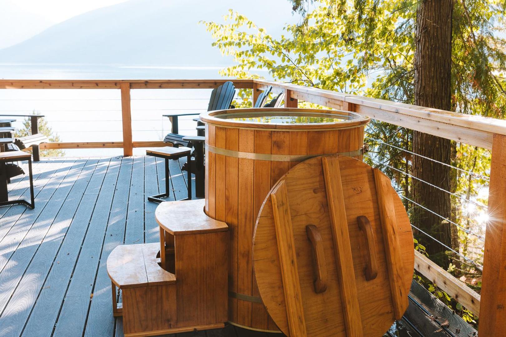 Kootenay Lakeview Retreats - Forest Cabin