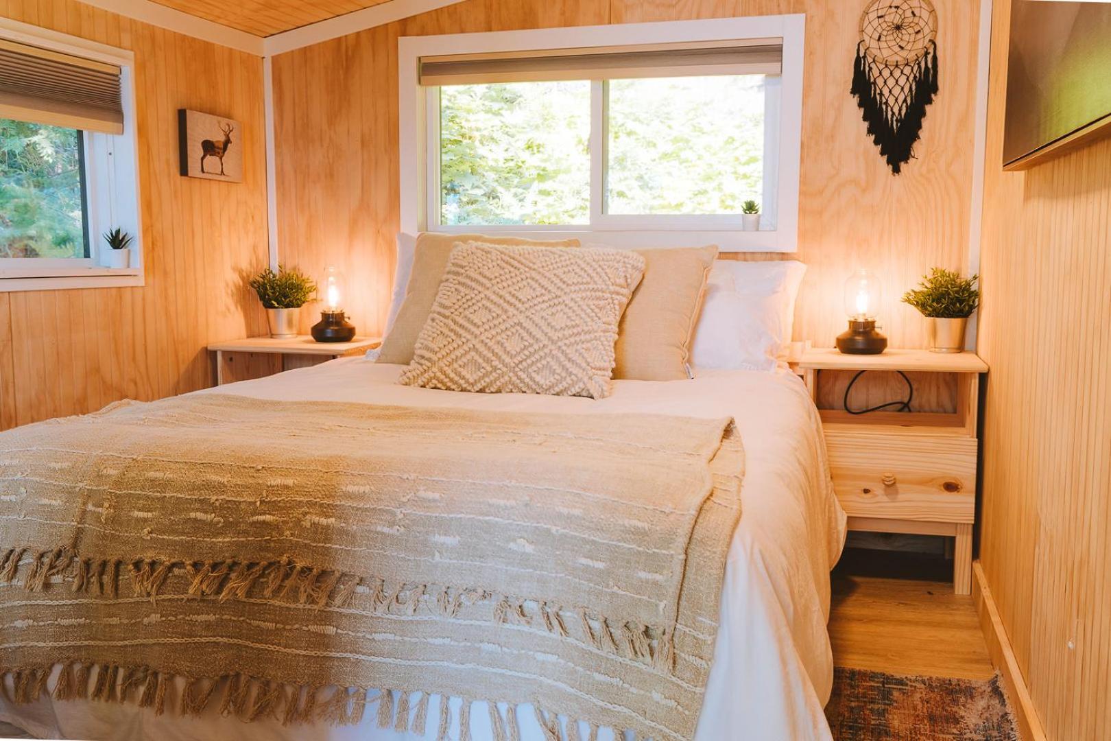 Kootenay Lakeview Retreats - Forest Cabin