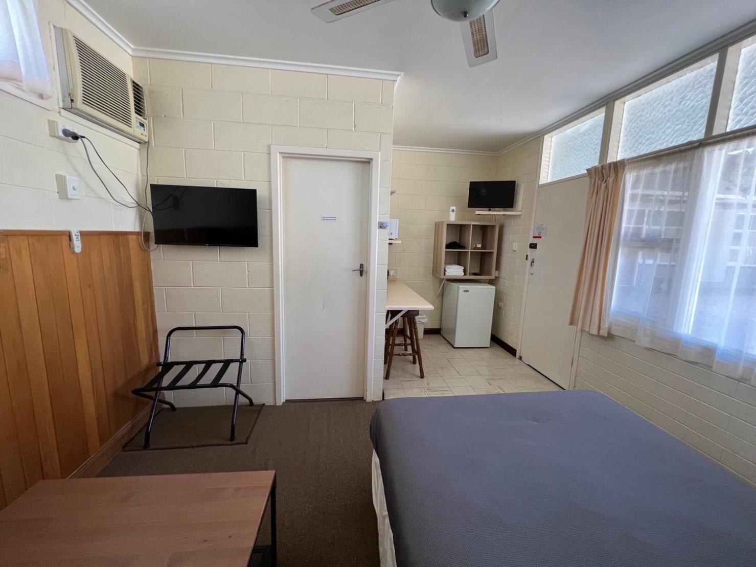 Glossop Motel