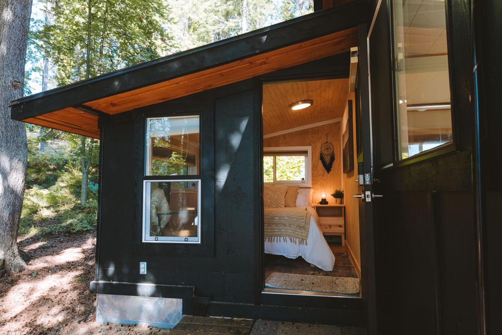 Kootenay Lakeview Retreats - Forest Cabin