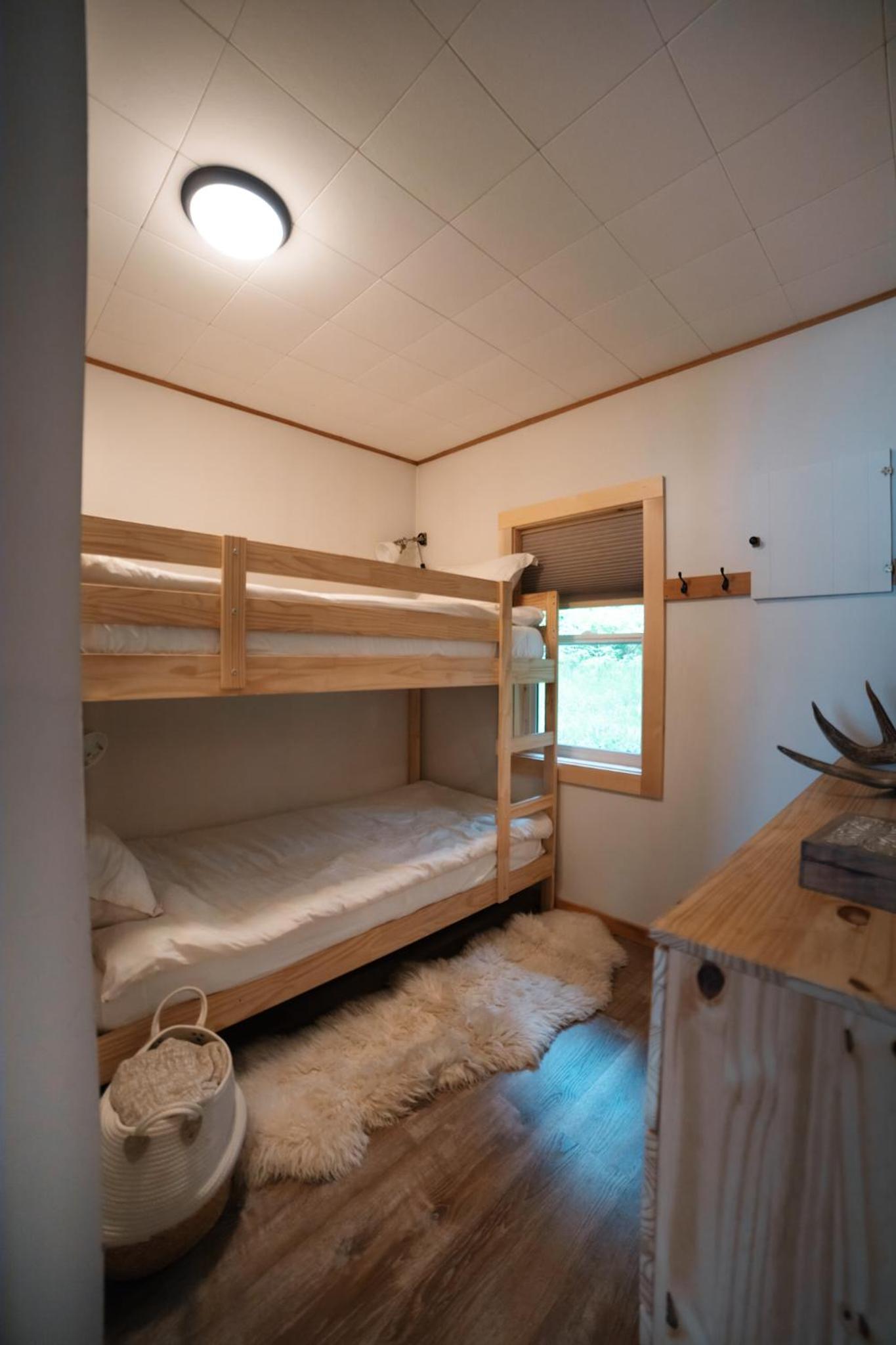 Kootenay Lakeview Retreats - Forest Cabin