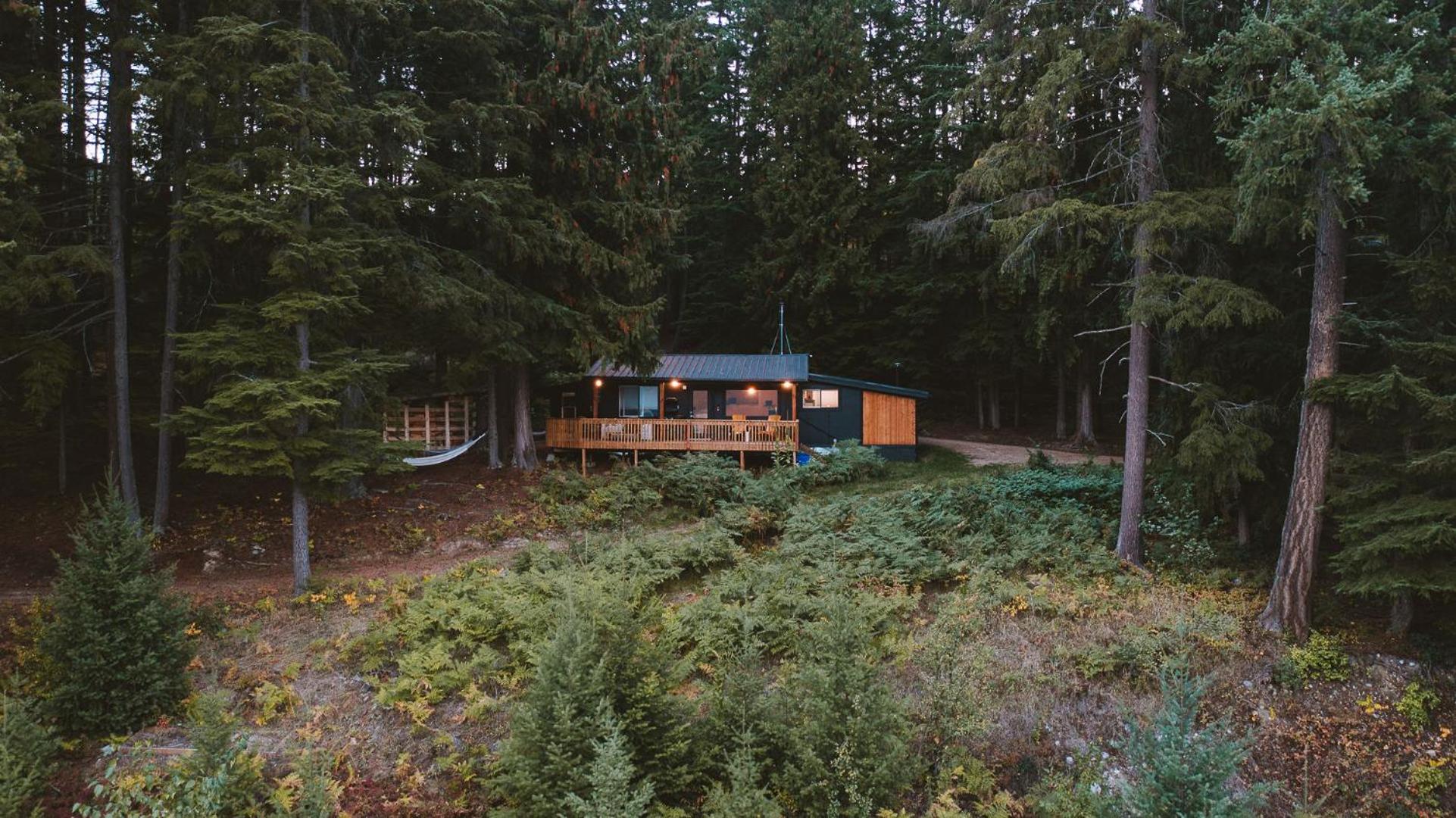 Kootenay Lakeview Retreats - Forest Cabin