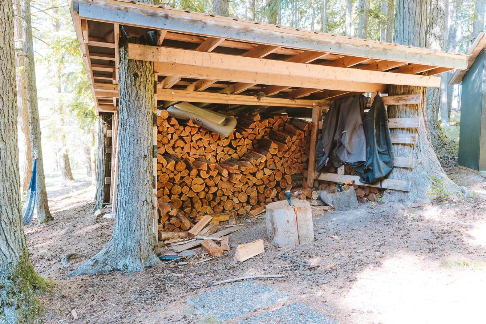 Kootenay Lakeview Retreats - Forest Cabin