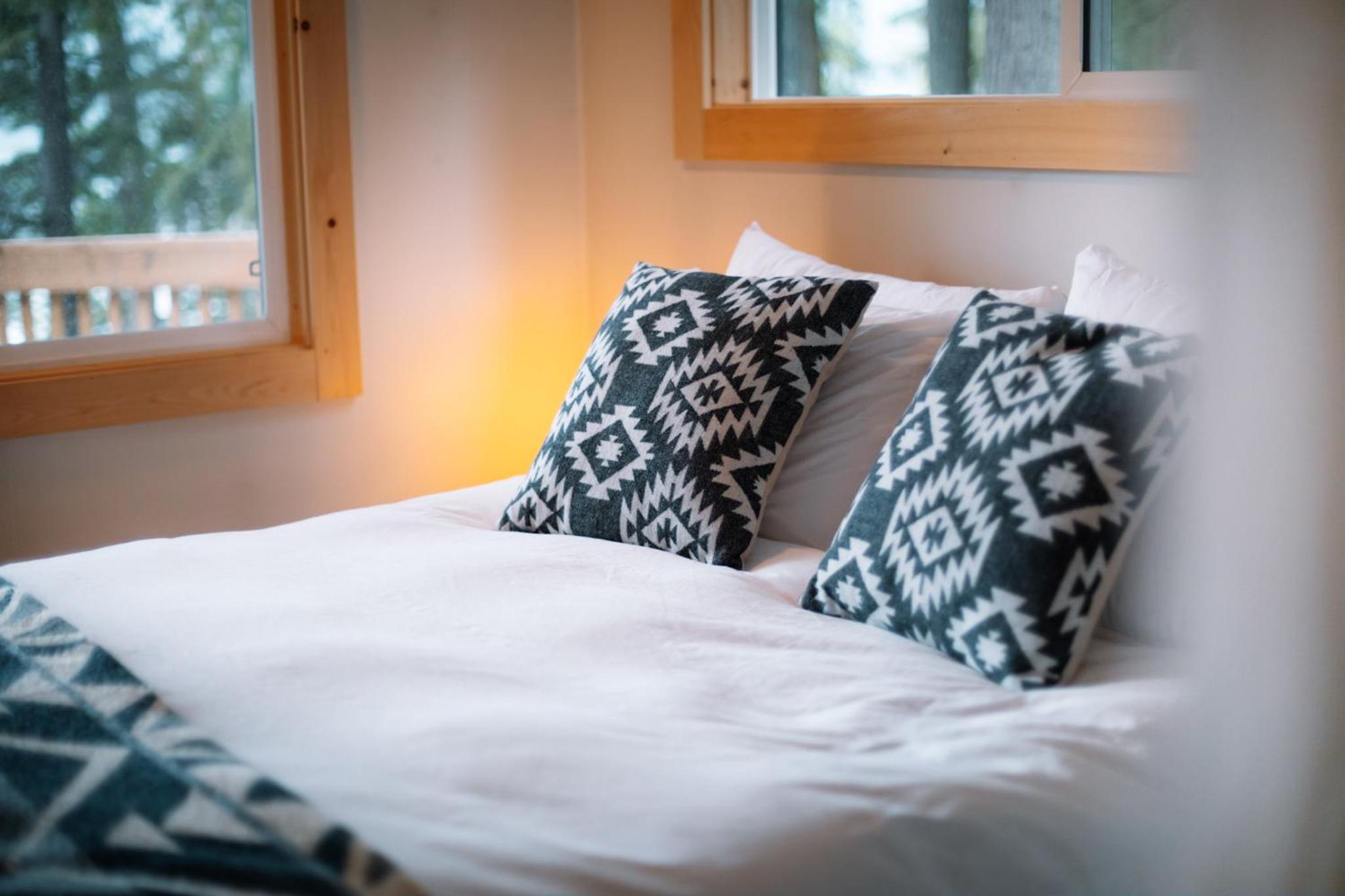 Kootenay Lakeview Retreats - Forest Cabin