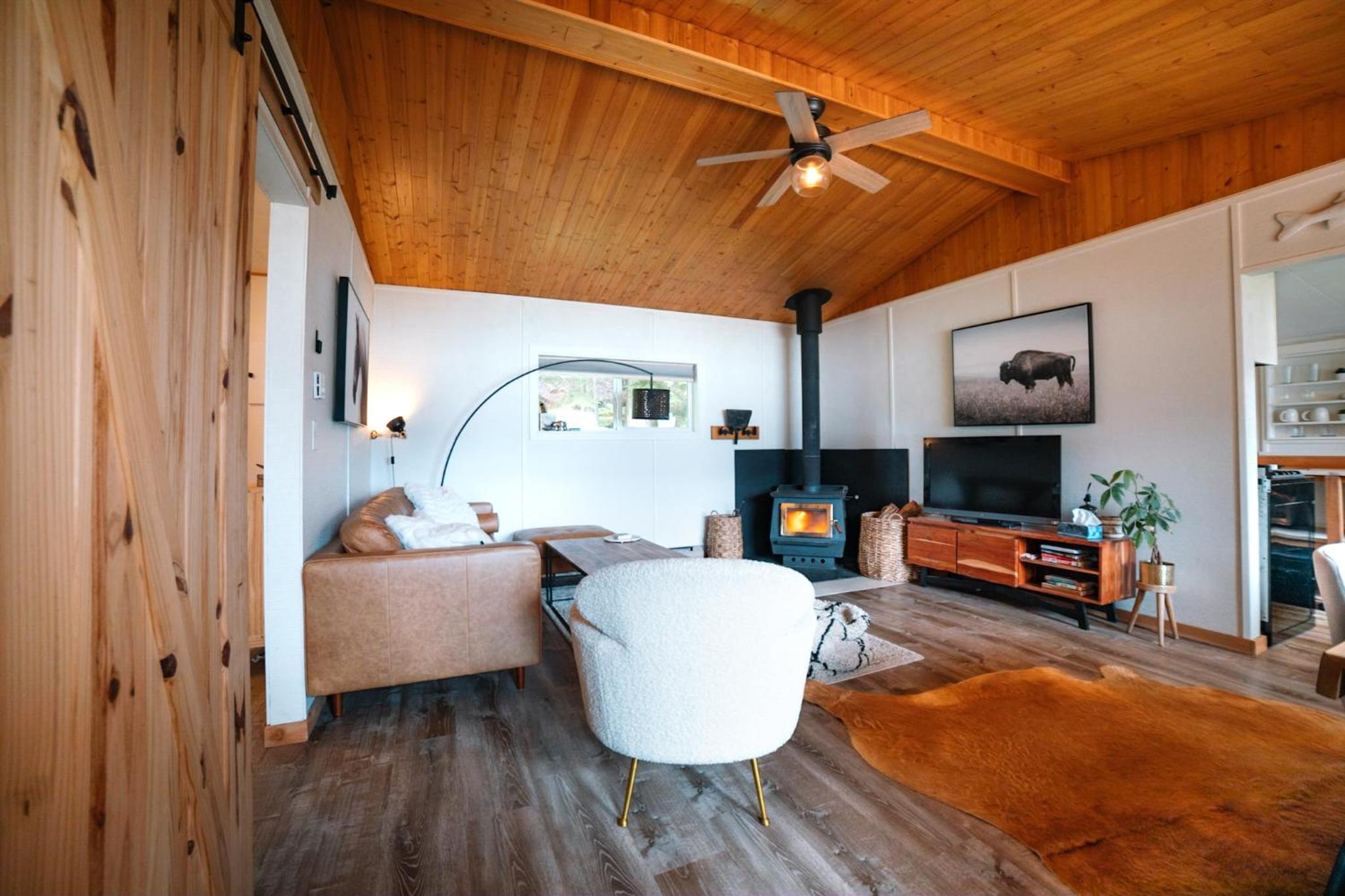 Kootenay Lakeview Retreats - Forest Cabin