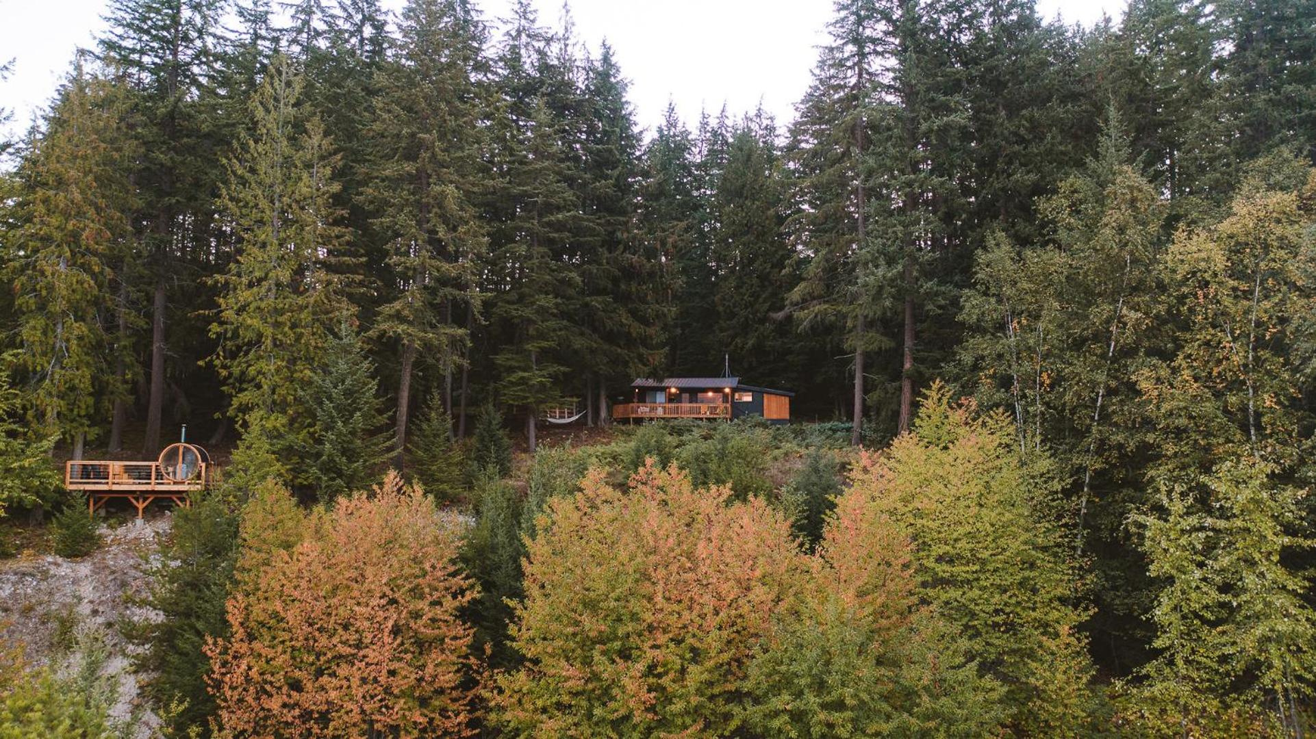 Kootenay Lakeview Retreats - Forest Cabin