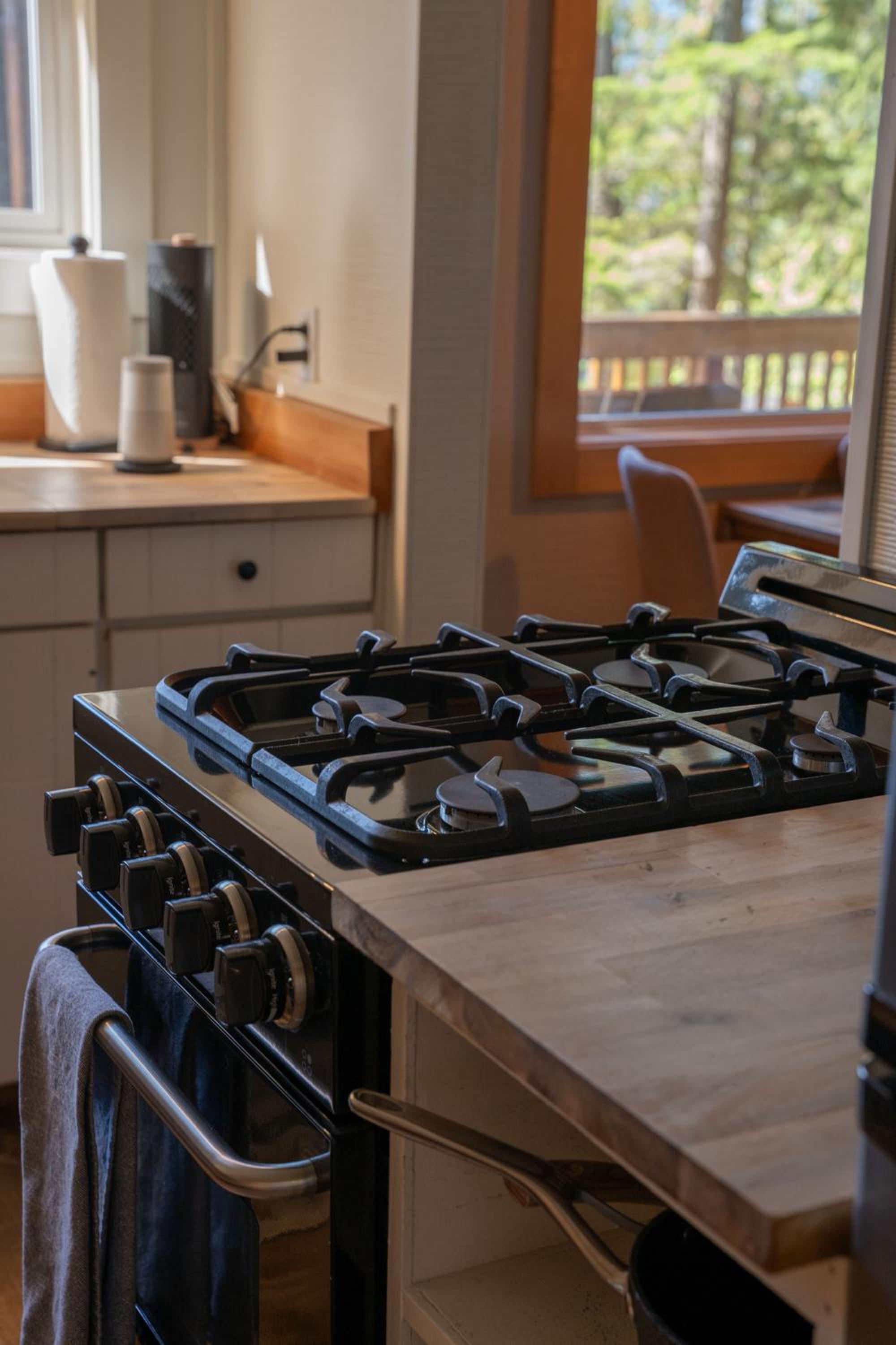 Kootenay Lakeview Retreats - Forest Cabin