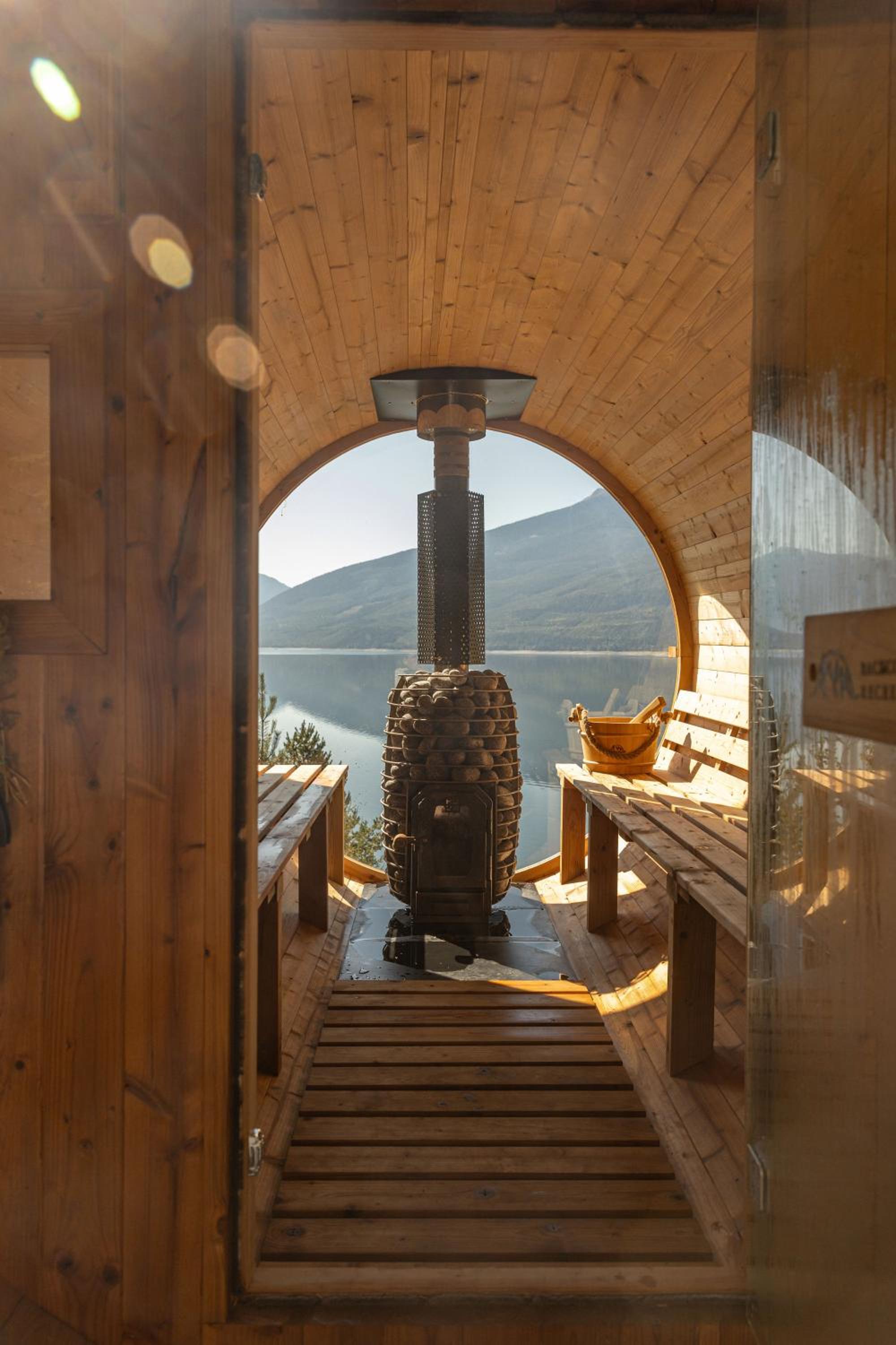 Kootenay Lakeview Retreats - Forest Cabin
