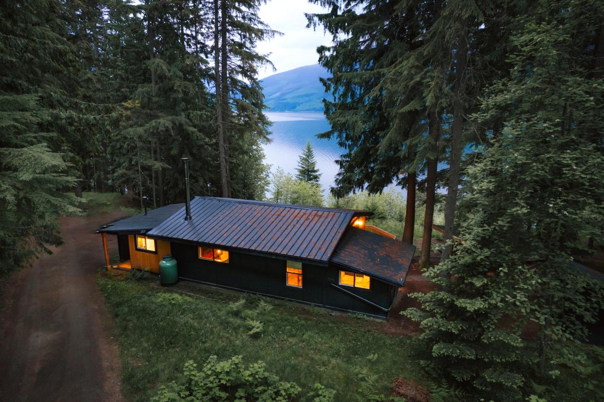 Kootenay Lakeview Retreats - Forest Cabin