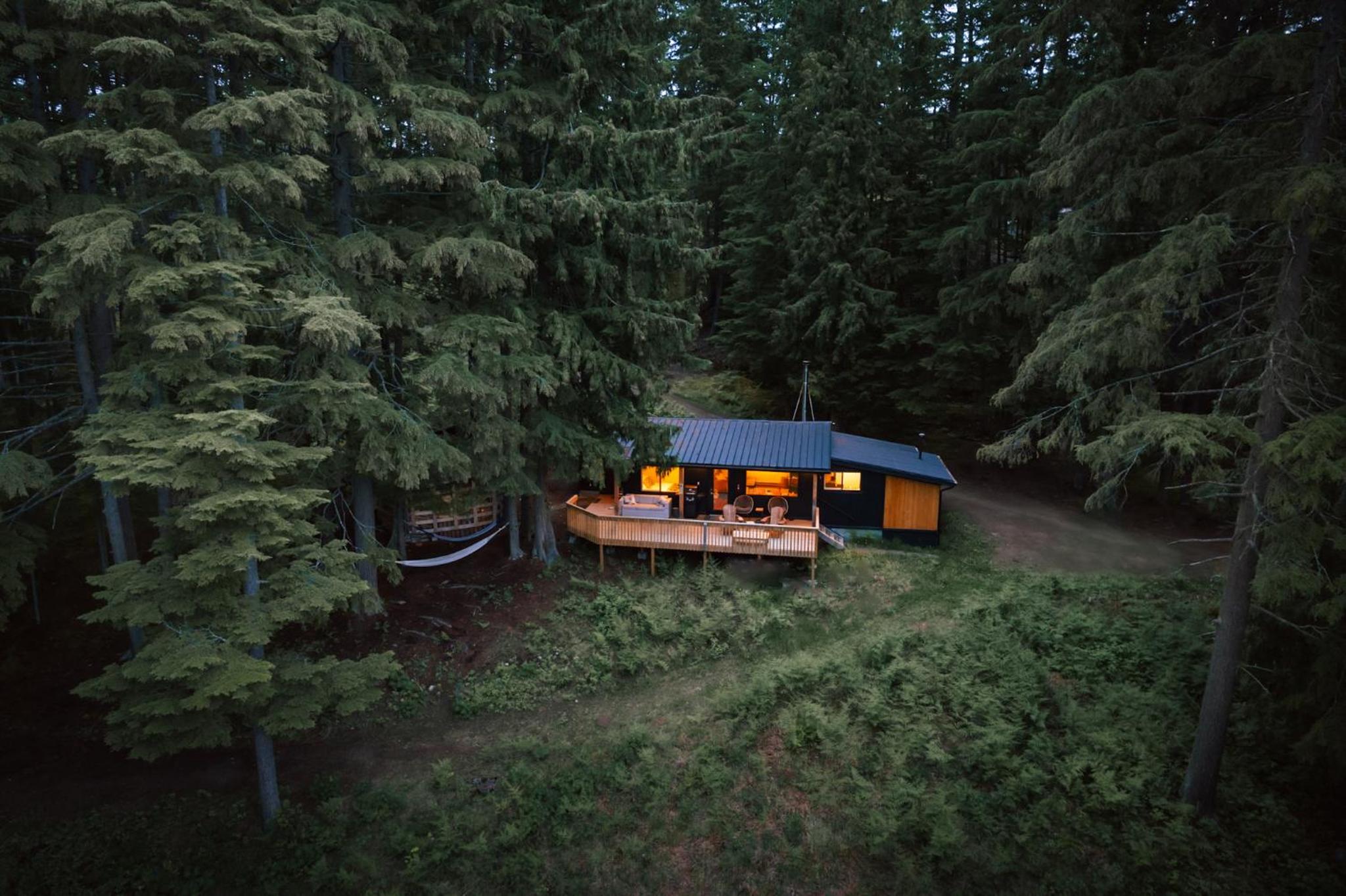 Kootenay Lakeview Retreats - Forest Cabin