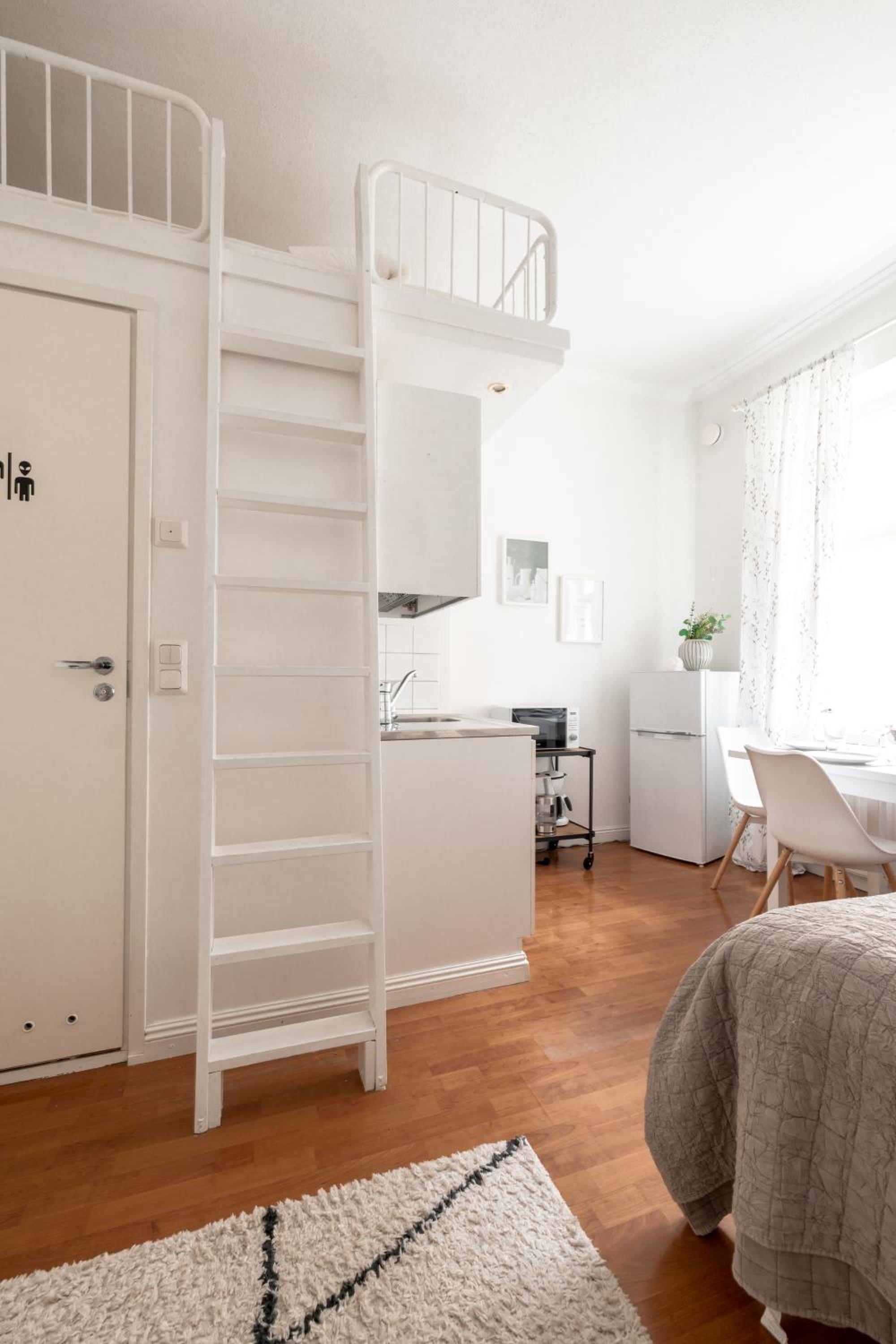 2ndhomes Cozy and Compact studio in Kamppi view 5