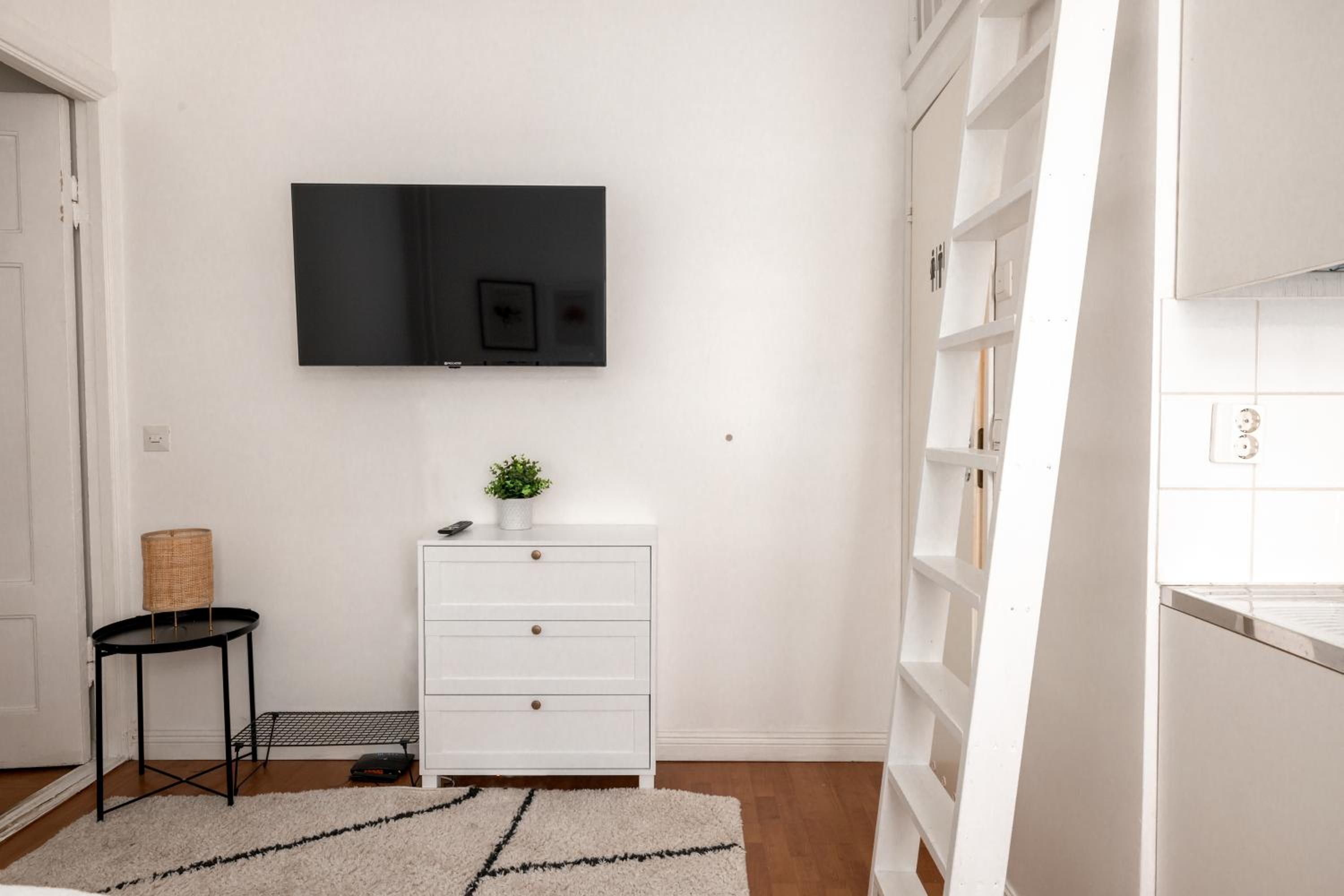 2ndhomes Cozy and Compact studio in Kamppi view 3