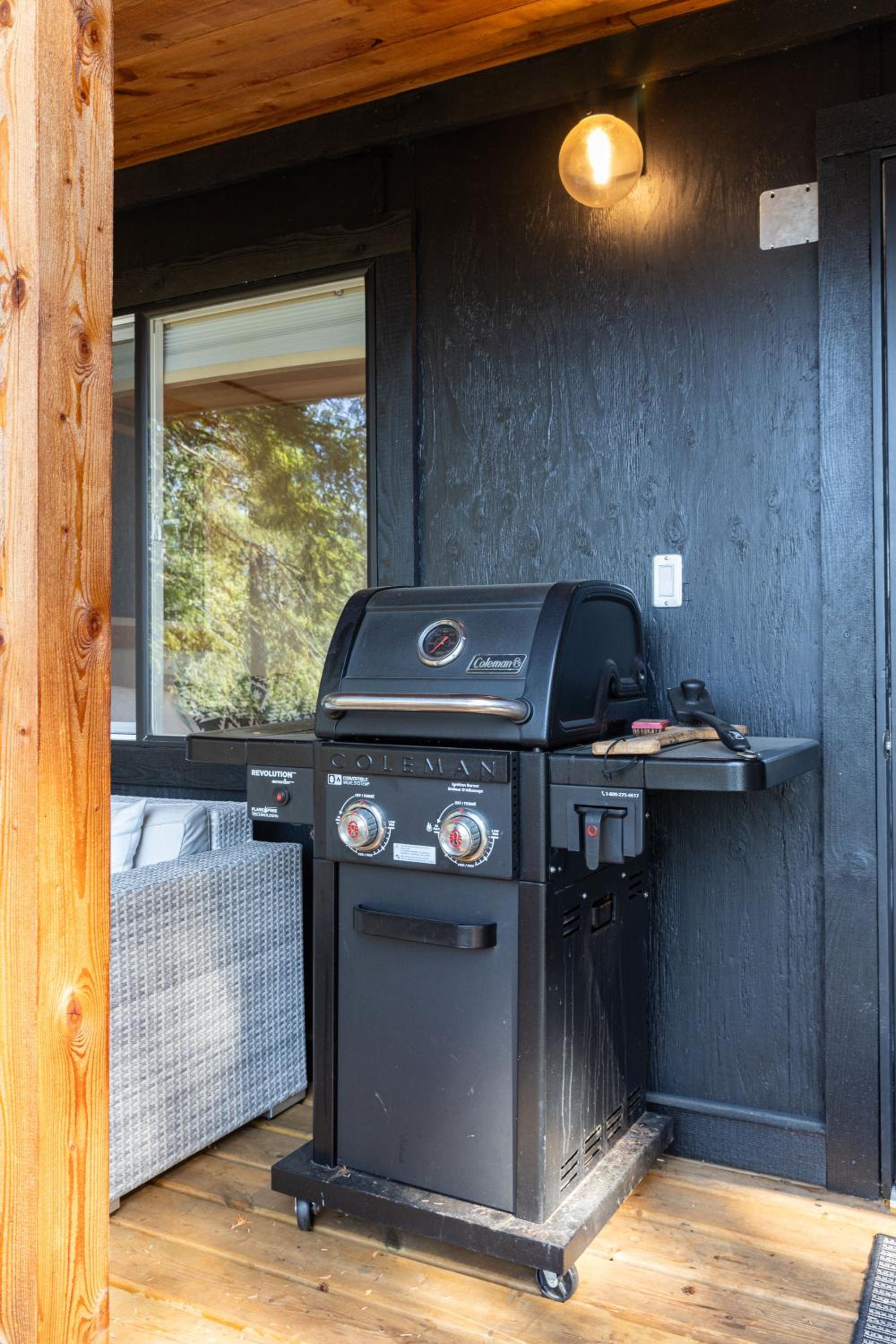 Kootenay Lakeview Retreats - Forest Cabin