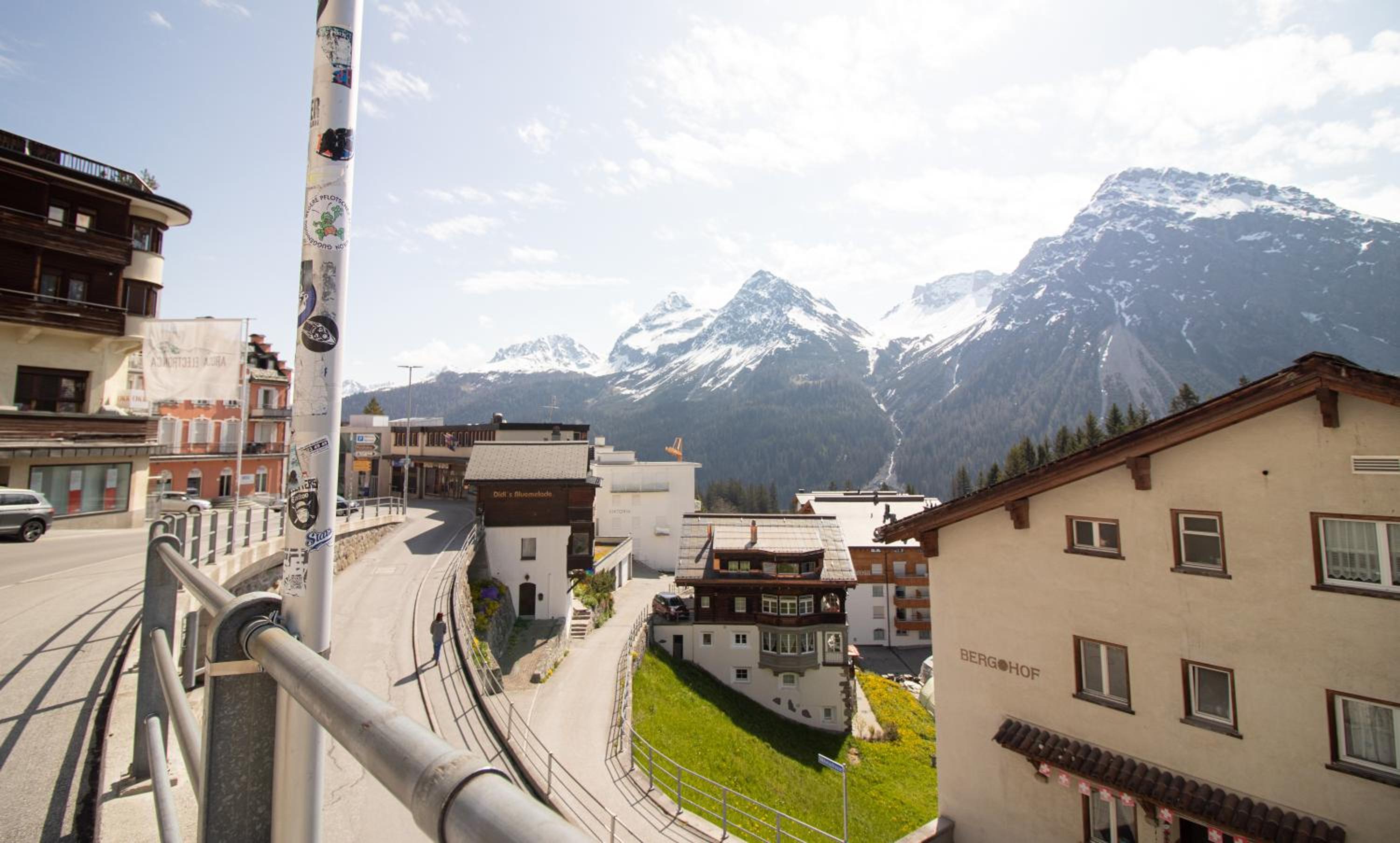 Viktoria B33 by Arosa Vacations, Exklusive App mit Bergblick im Zentrum