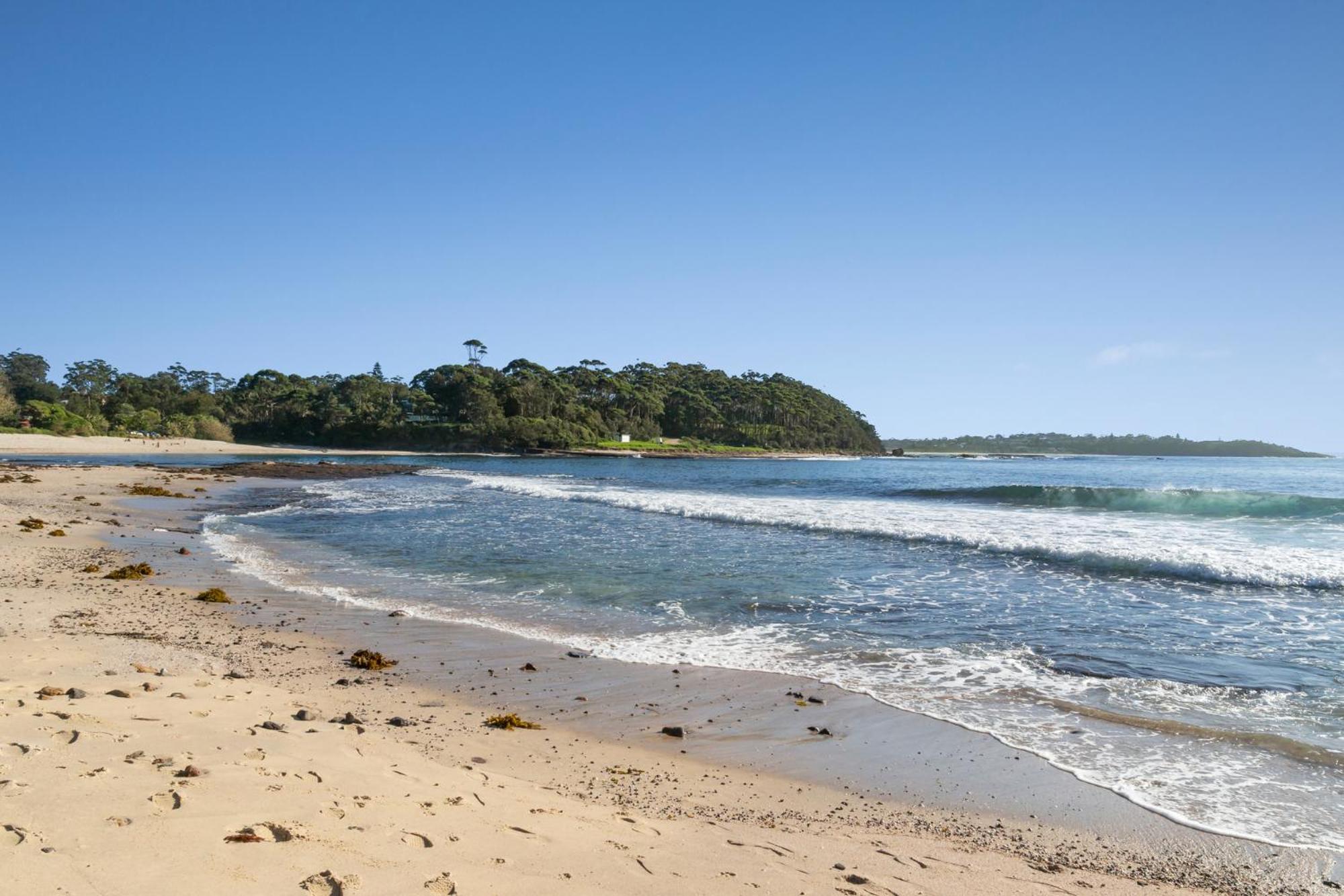 'Nirvana' - Beachfront Luxury Family Home Mollymook