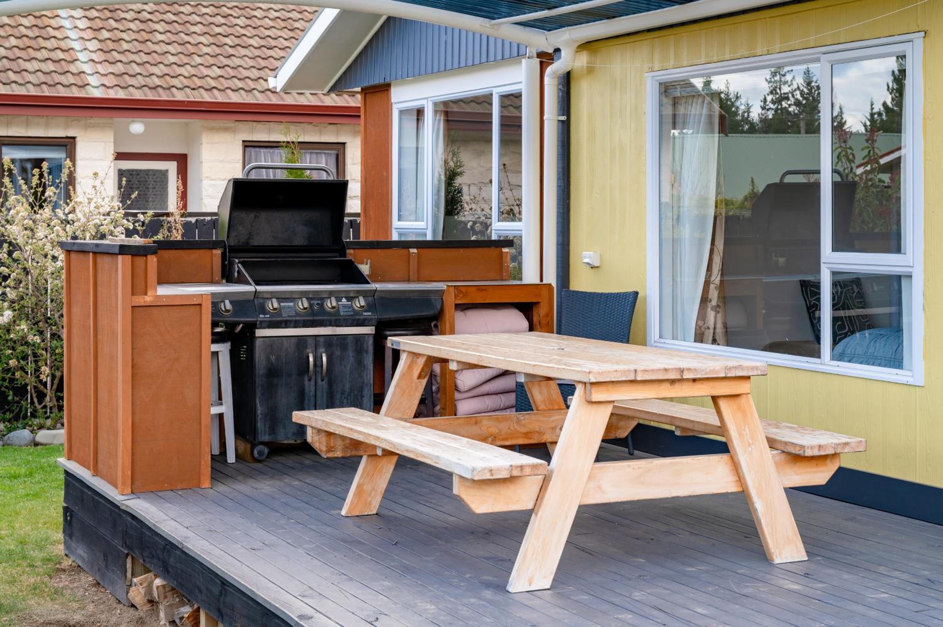 Pops Place - Omarama Holiday Home view 2