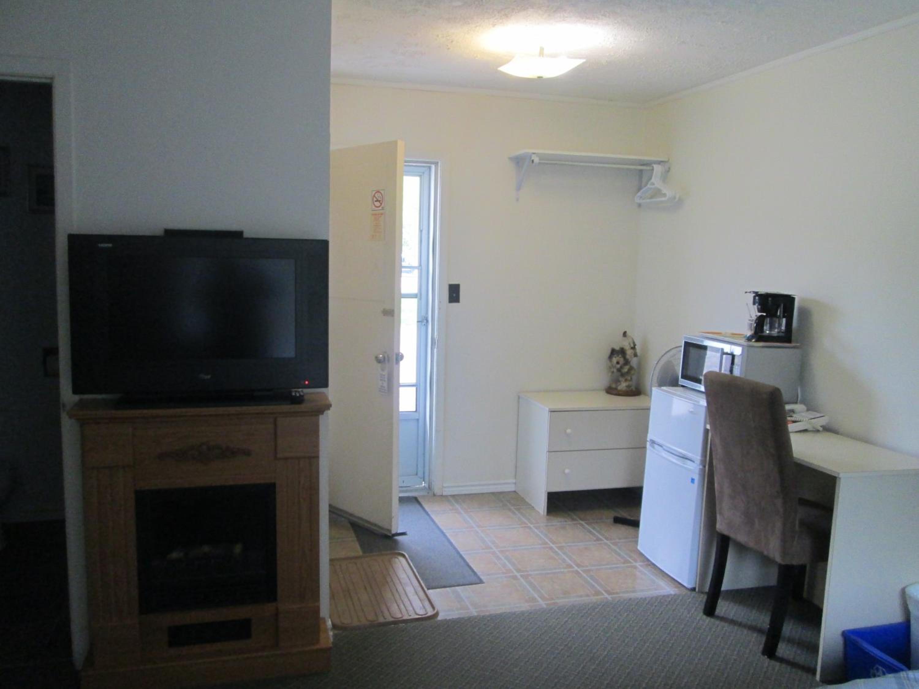 Edgewater Motel and Campground