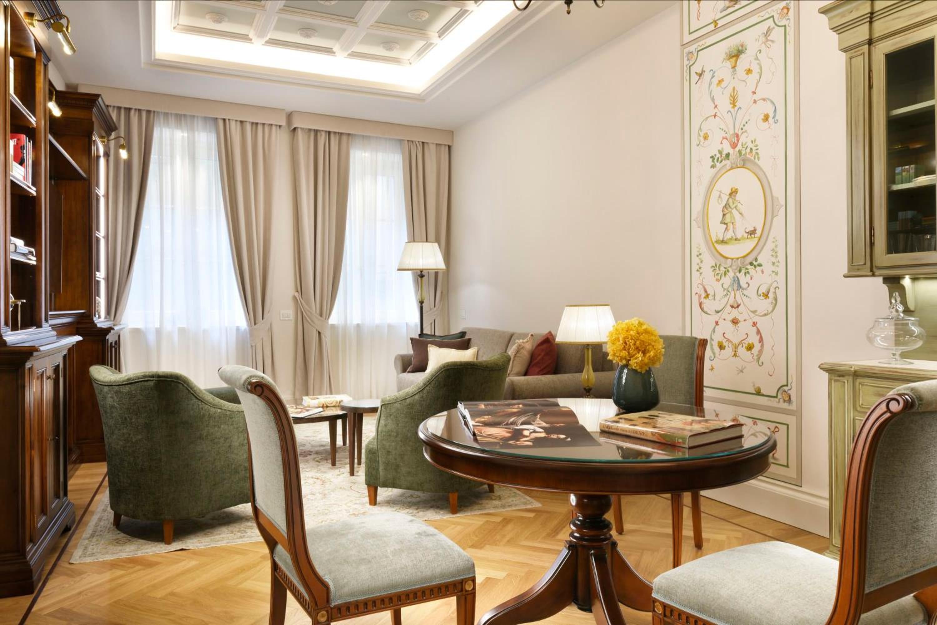 Luxury Apartments by Palazzo Portinari Salviati