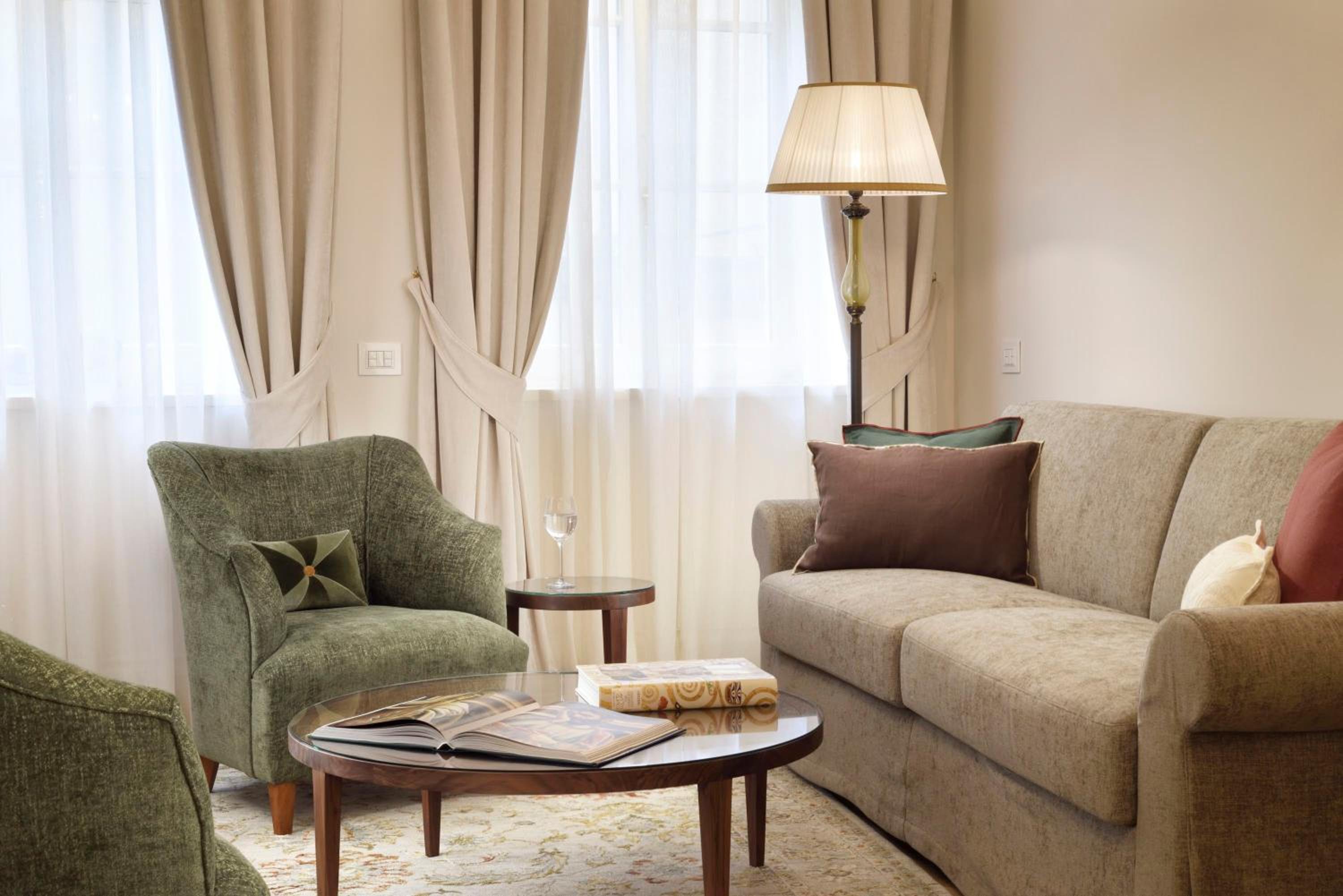 Luxury Apartments by Palazzo Portinari Salviati