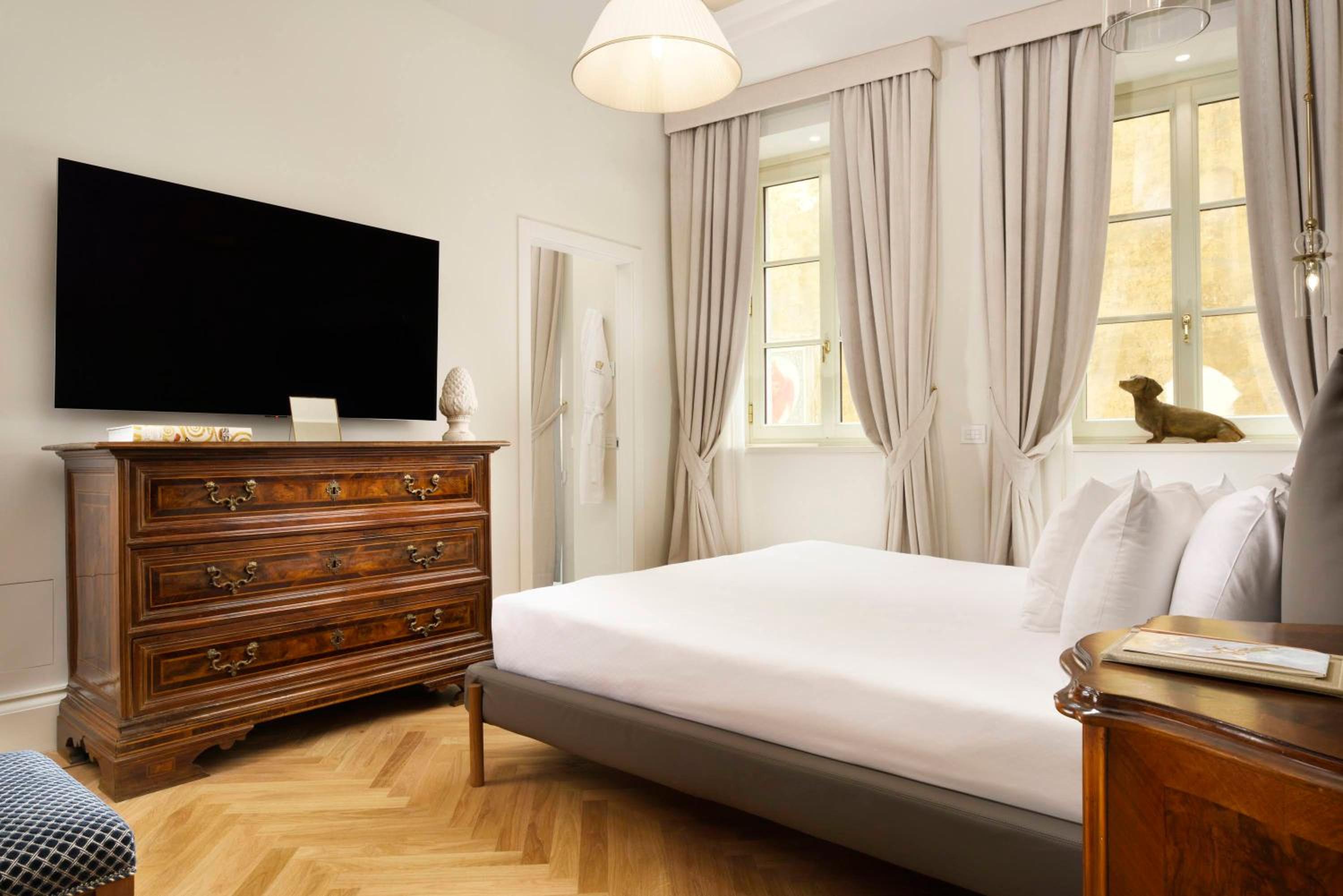 Luxury Apartments by Palazzo Portinari Salviati