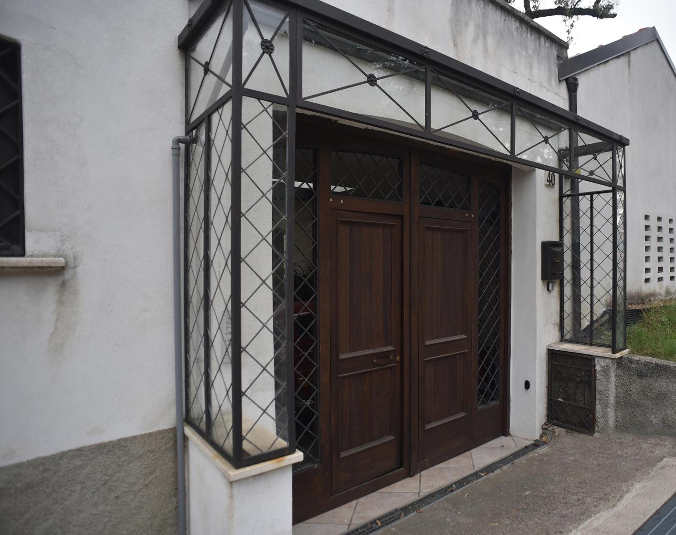 LA CASA SUL LARA view 3