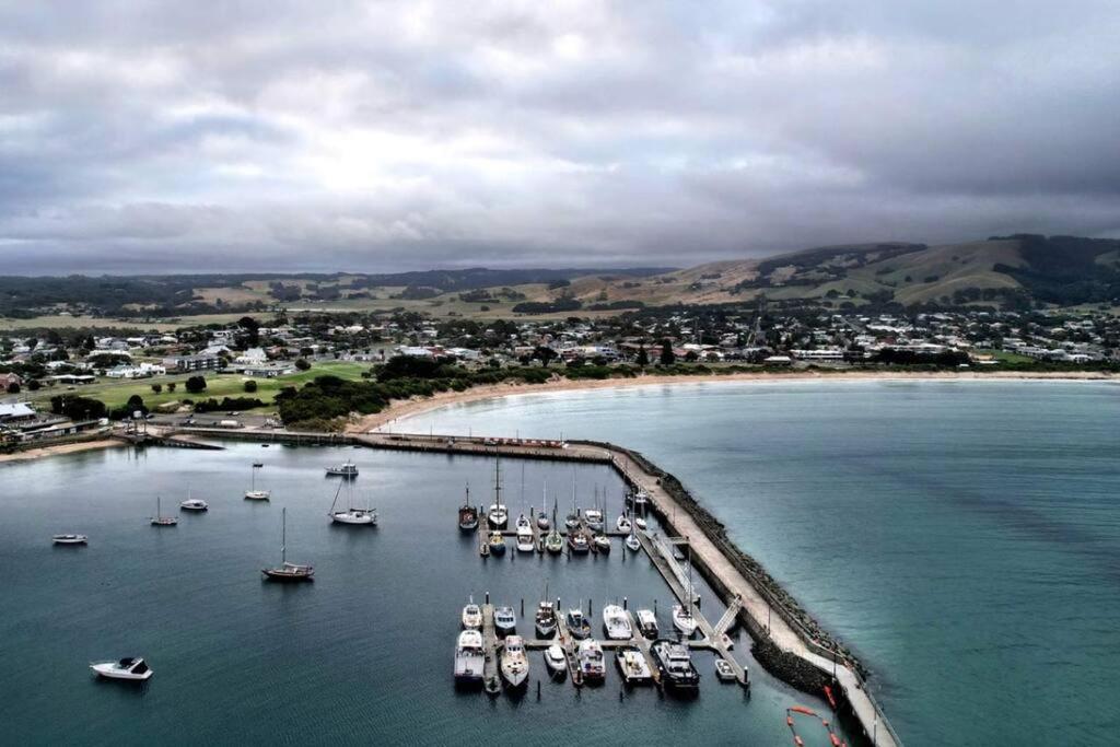 Apollo Bay Oceanview Mountain Retreat, Pet Friendly, EV station, Fireplace