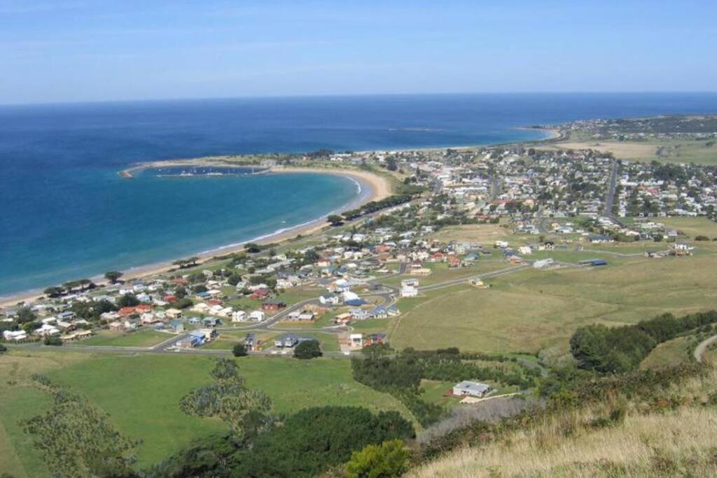 Apollo Bay Oceanview Mountain Retreat, Pet Friendly, EV station, Fireplace