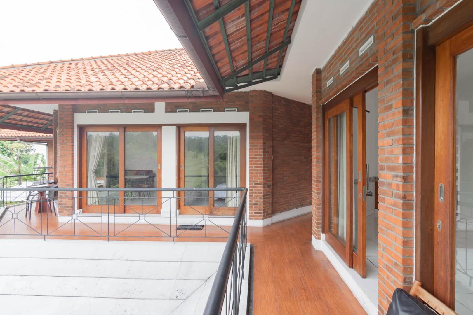 RedDoorz Plus near Dago Pakar