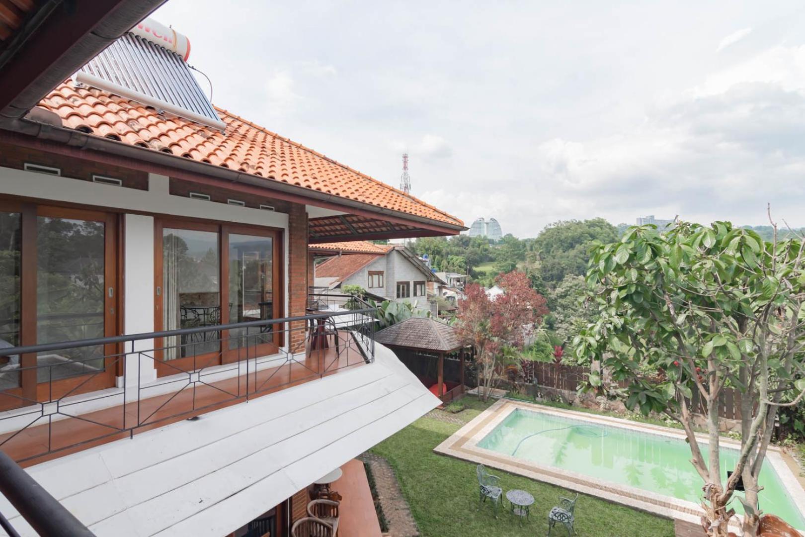 RedDoorz Plus near Dago Pakar