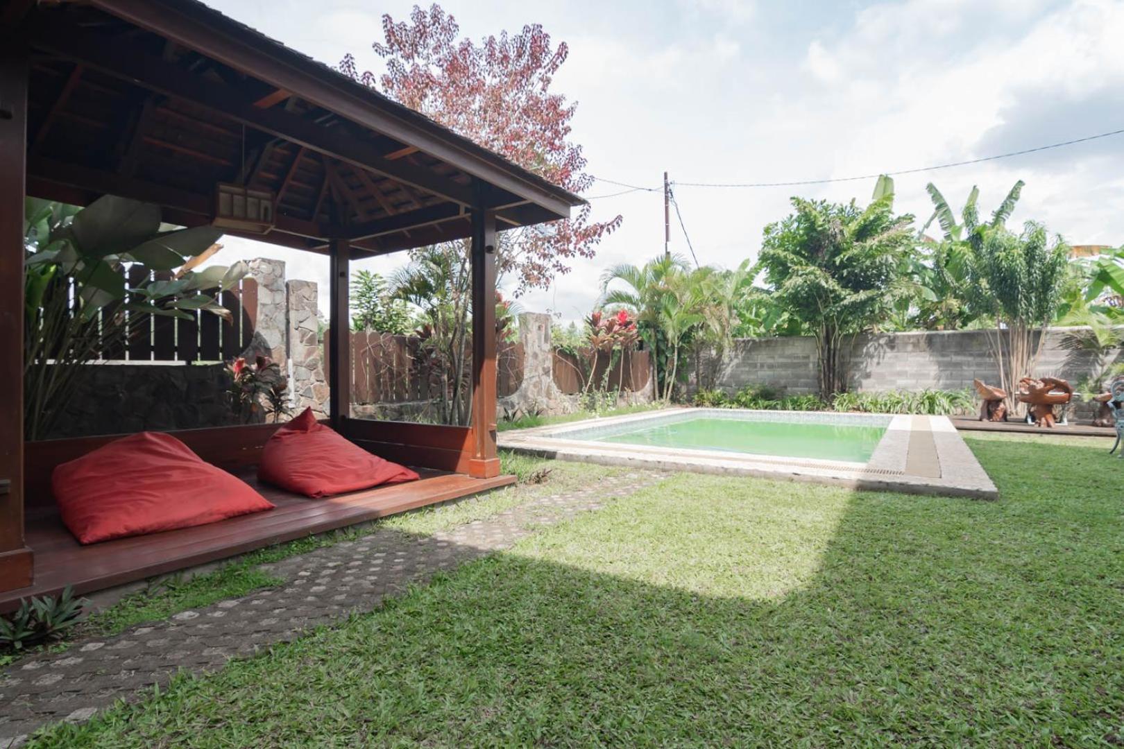 RedDoorz Plus near Dago Pakar