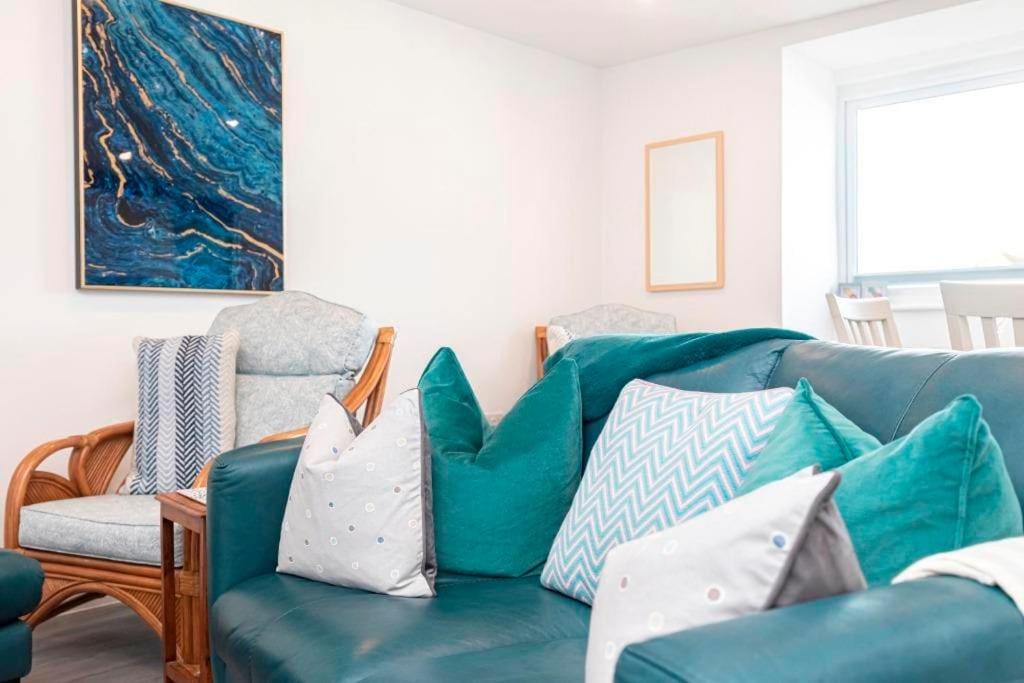 SUNSET SERENITY by BOURNECOAST - A Perfectly Positioned Apartment Very Close to the Sandy Beaches - FM8496