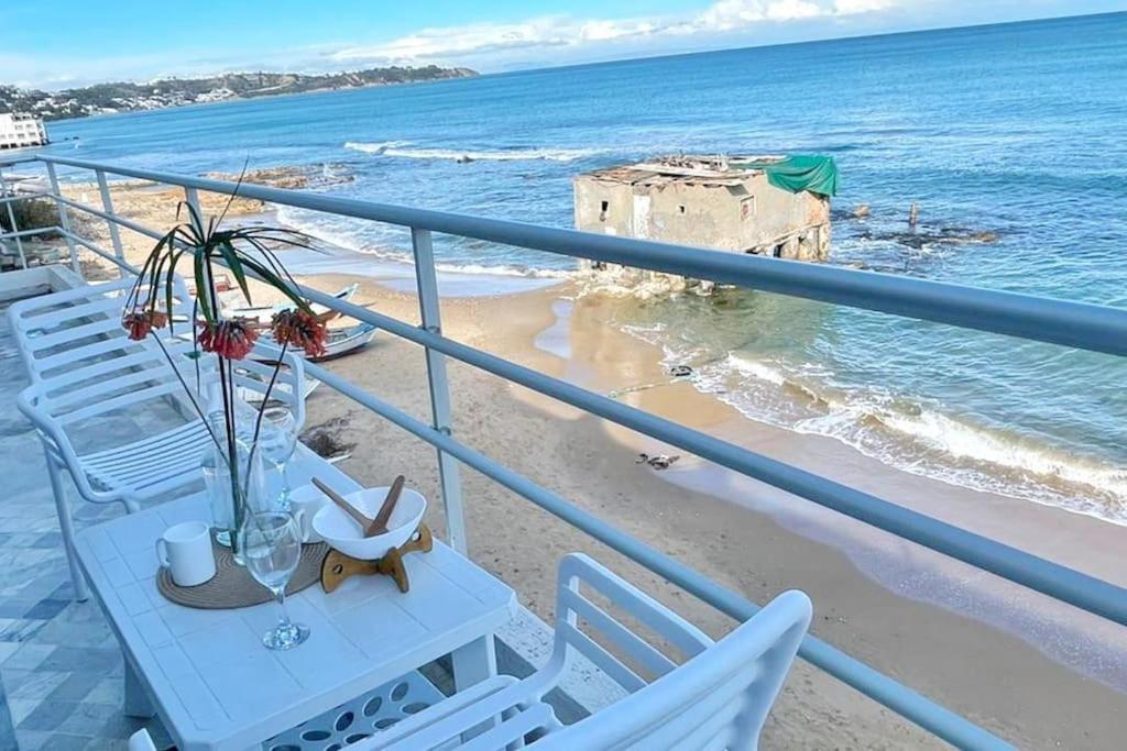 Le pied dans l'eau de La Marsa view 3