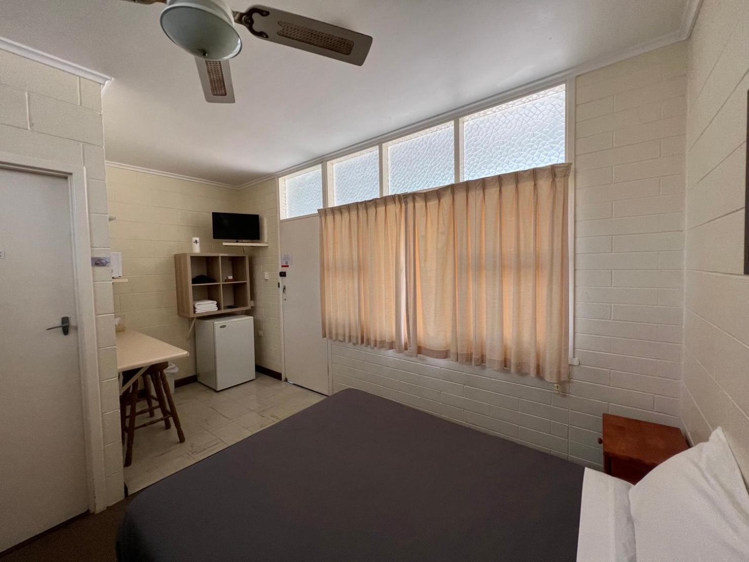 Glossop Motel