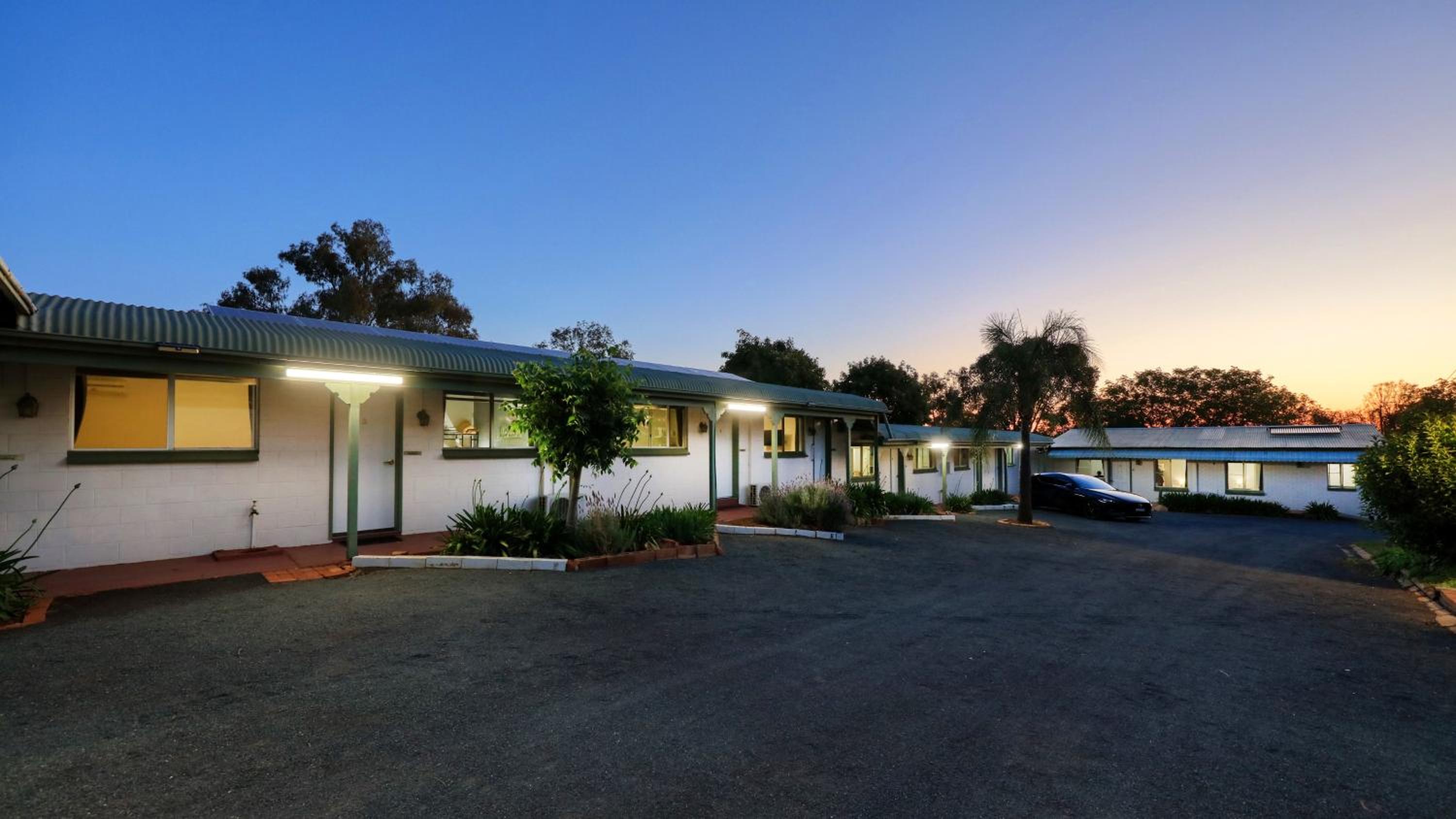 Oasis Motel