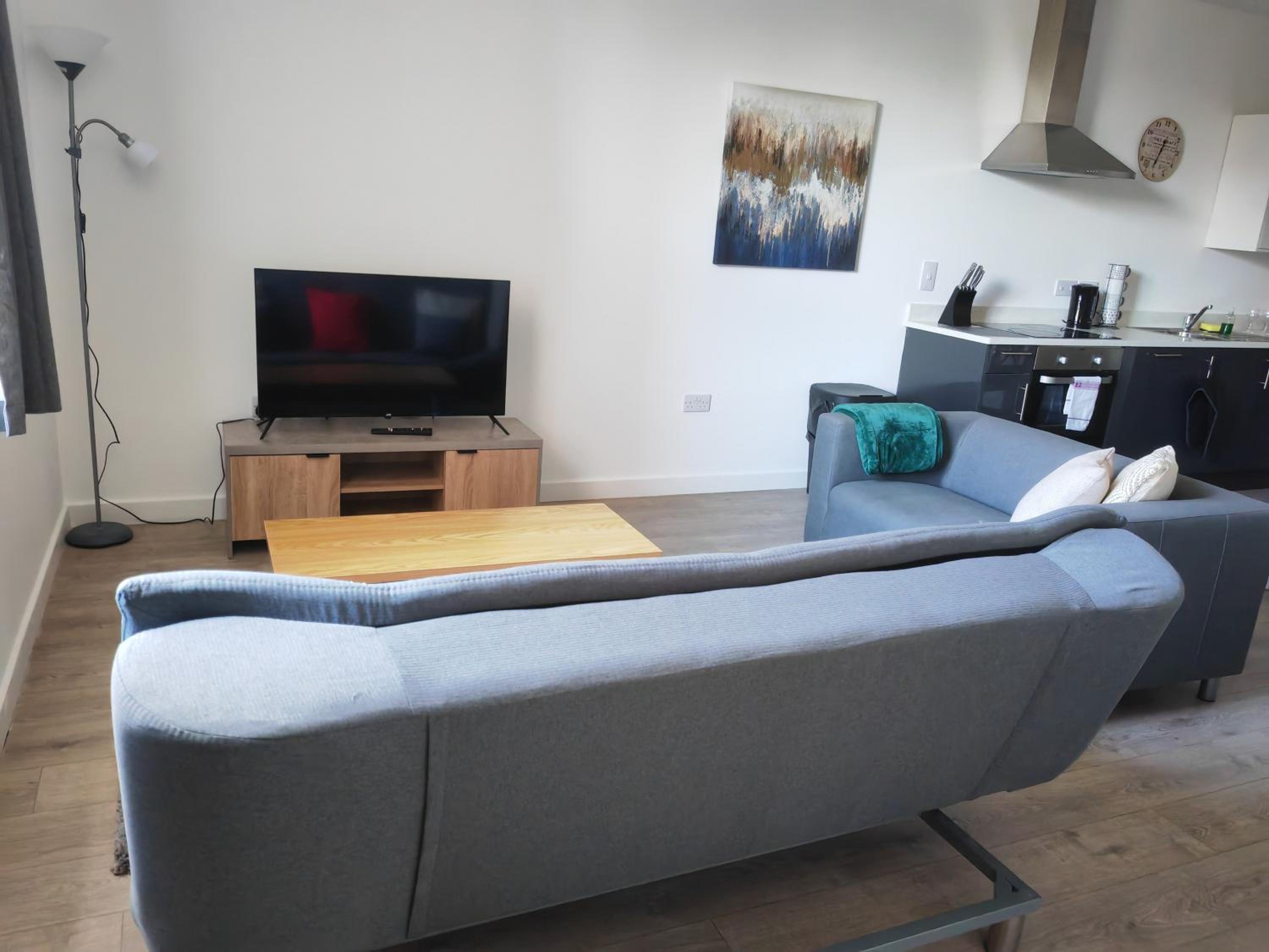 Large 2 Bedroom Apartment - Central Peterborough view 5