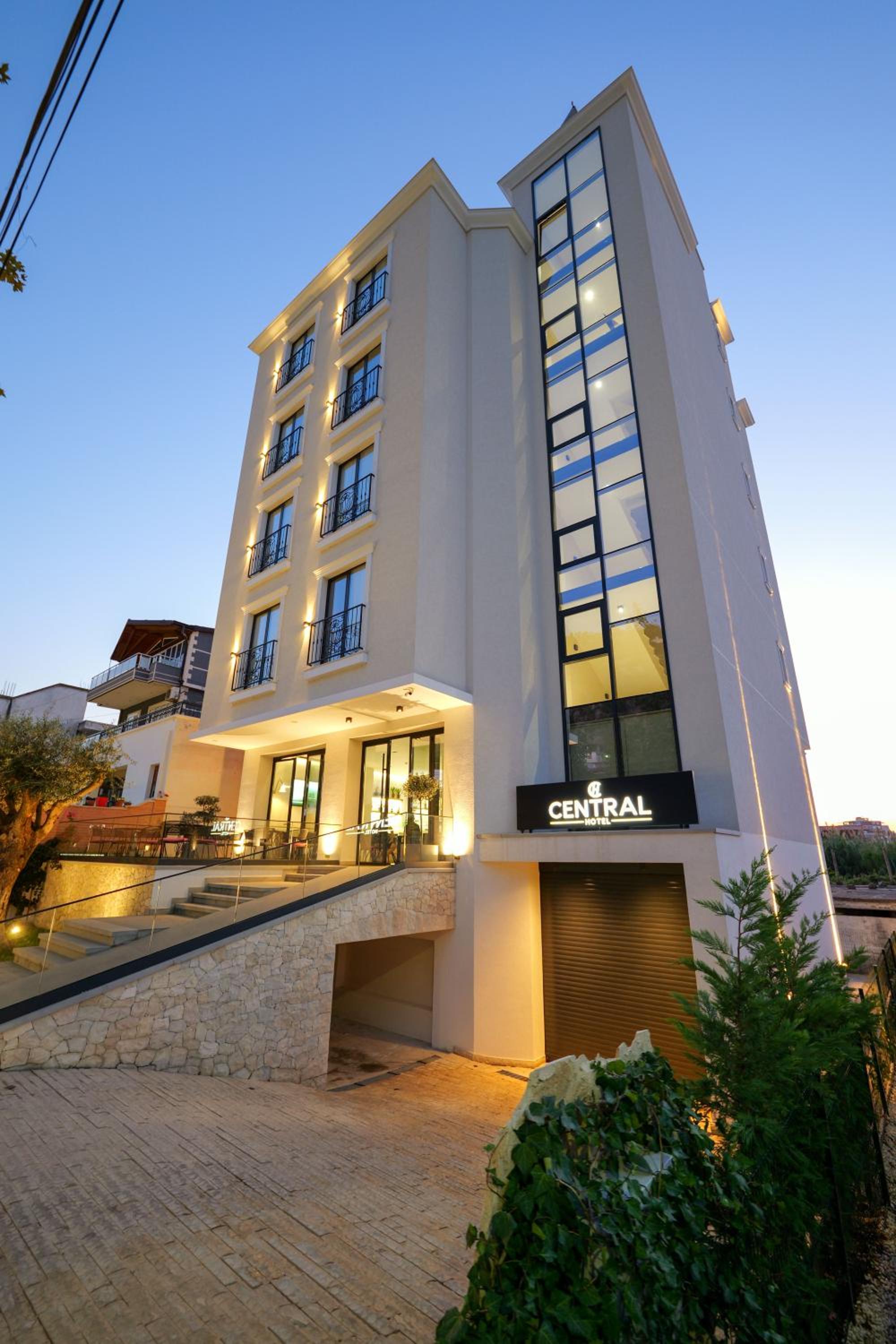 Hotel Central - Image 1