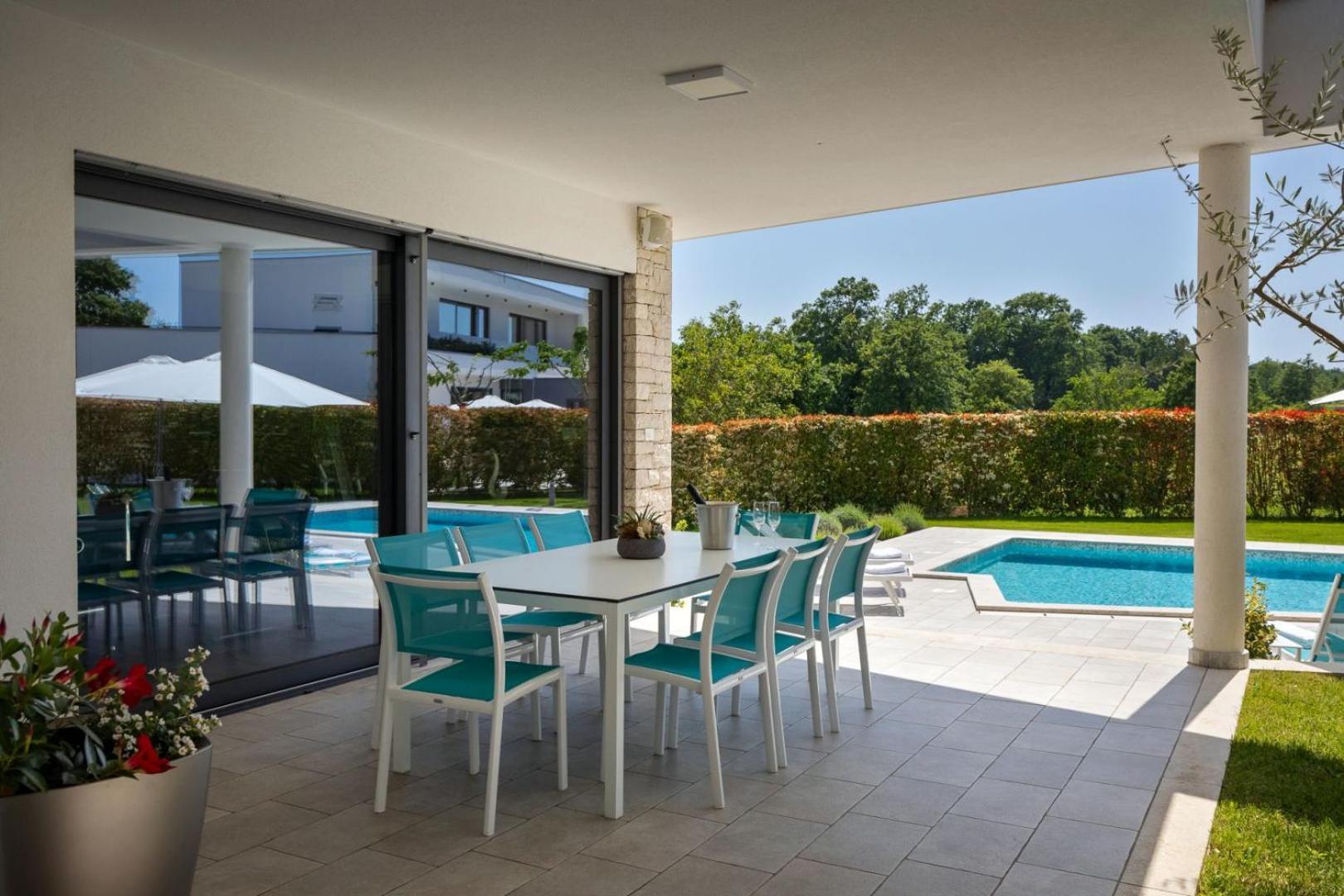 Luxury villa Nada with pool in Tinjan view 4