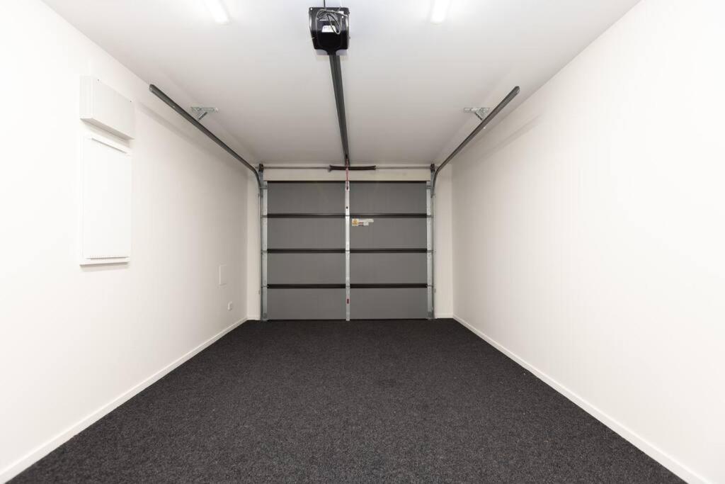 Inner City Luxury With Free Parking view 4
