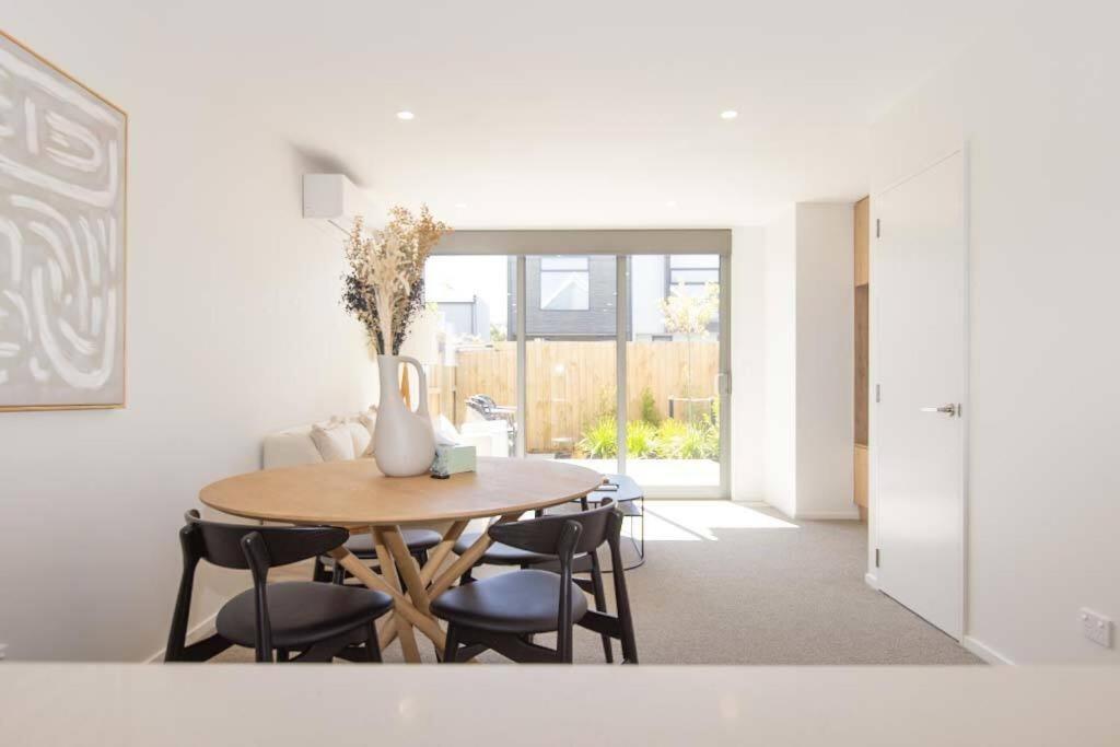 Inner City Luxury With Free Parking view 2